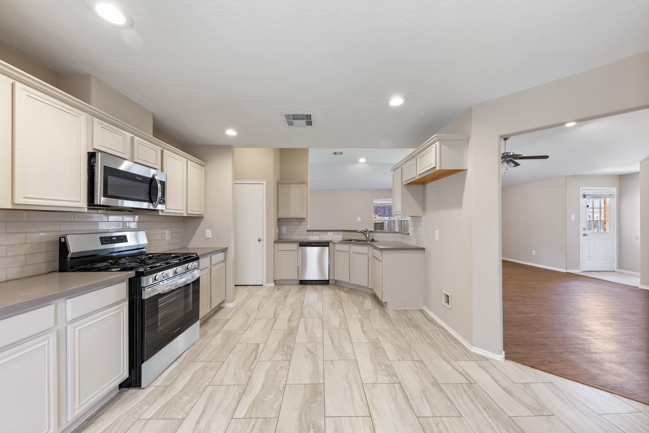 1111 Magnolia Dale Drive, Fresno, TX 77545