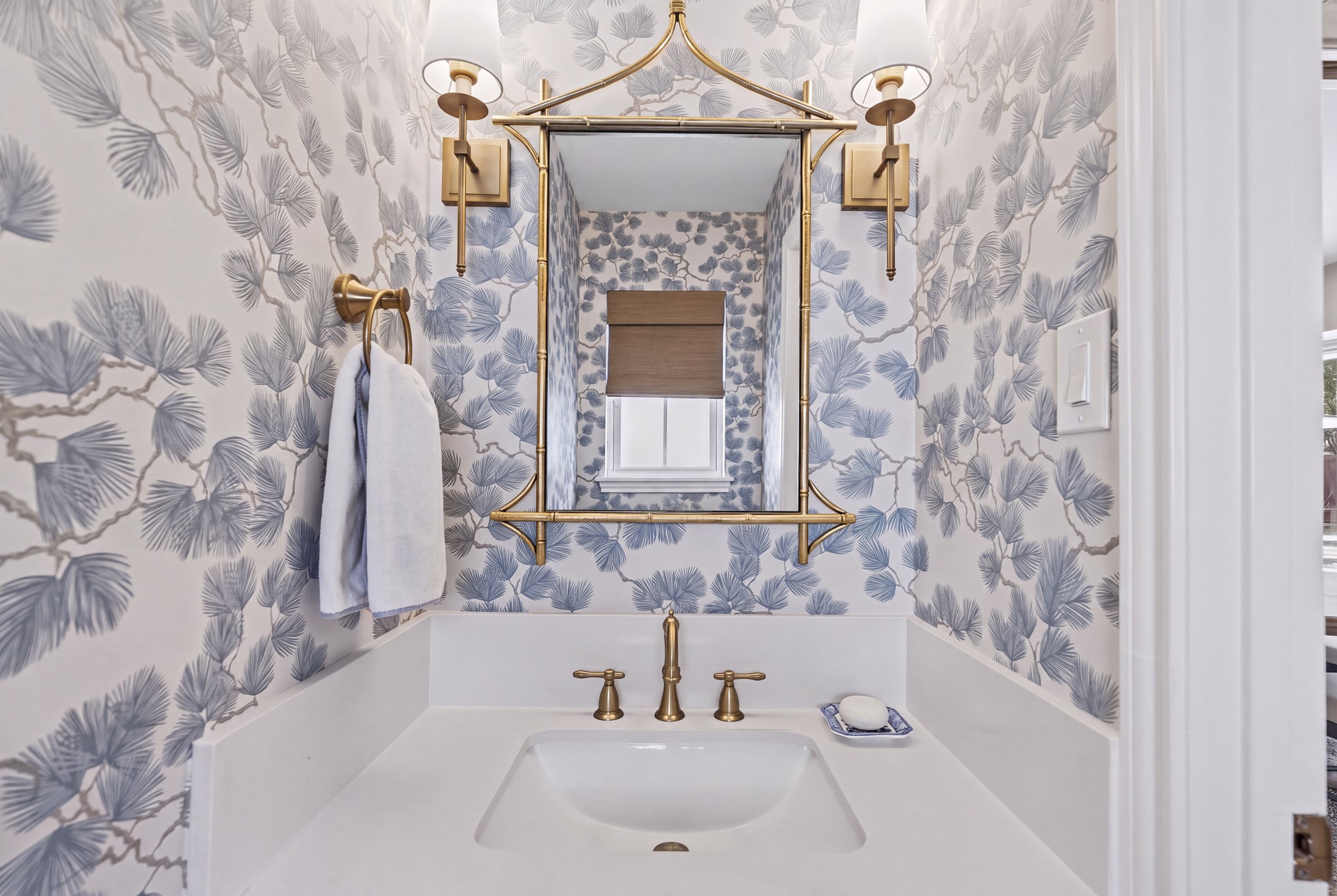 Powder bath