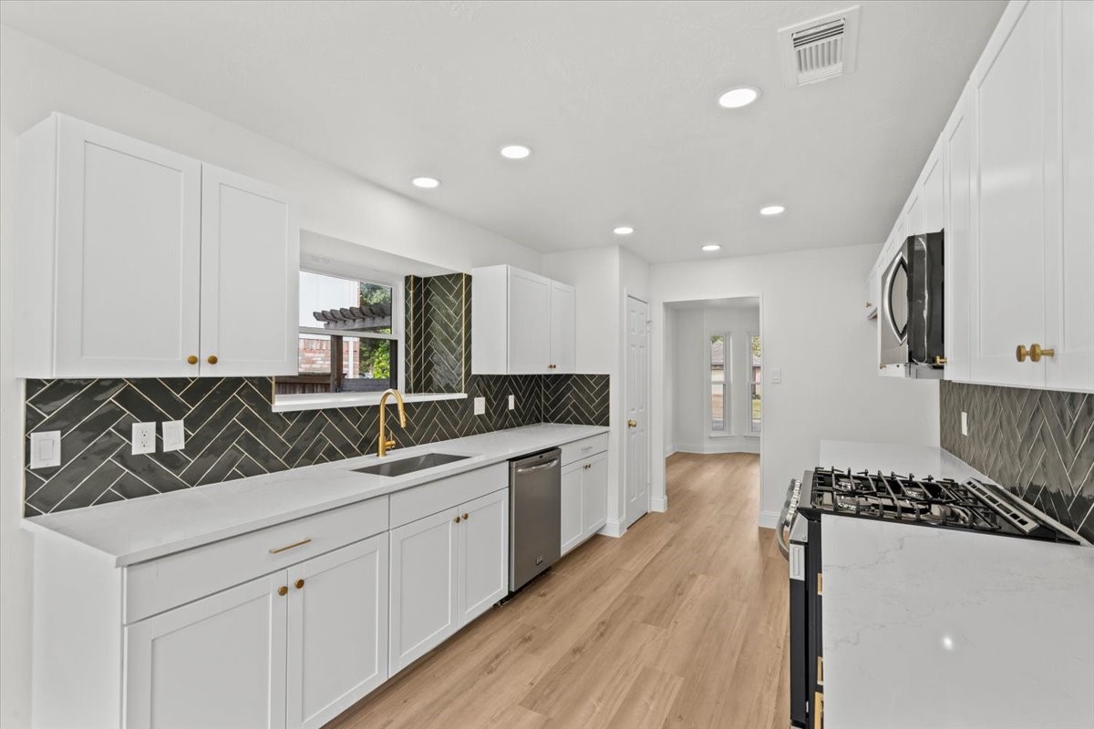 1704 San Jose Street, Friendswood, TX 77546