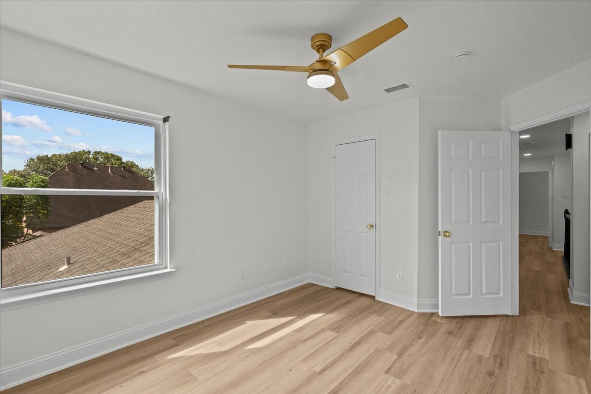 Secondary bedroom