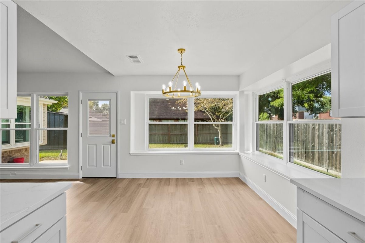 Breakfast room/dining