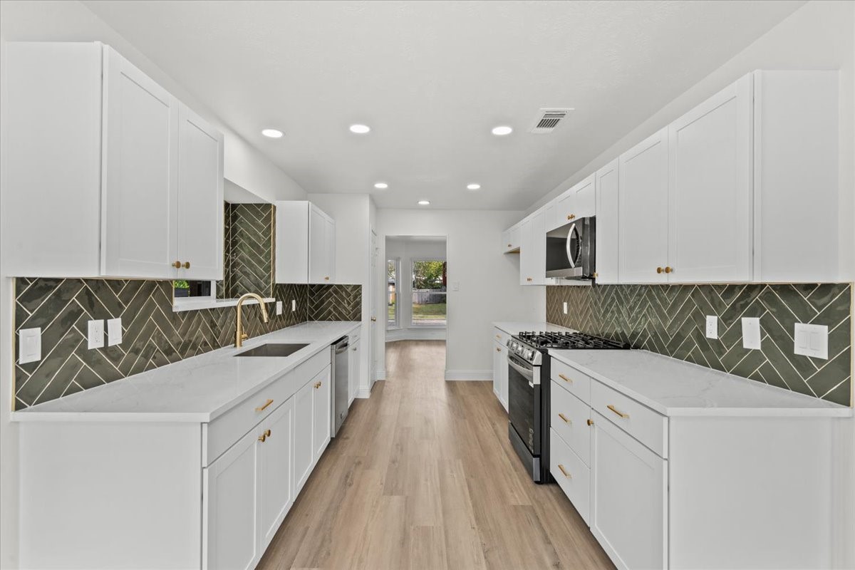 1704 San Jose Street, Friendswood, TX 77546