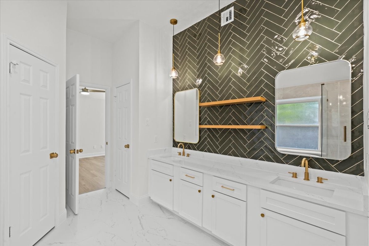 Double sink vanity