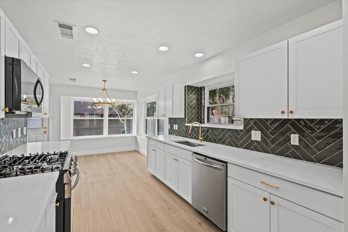 1704 San Jose Street, Friendswood, TX 77546