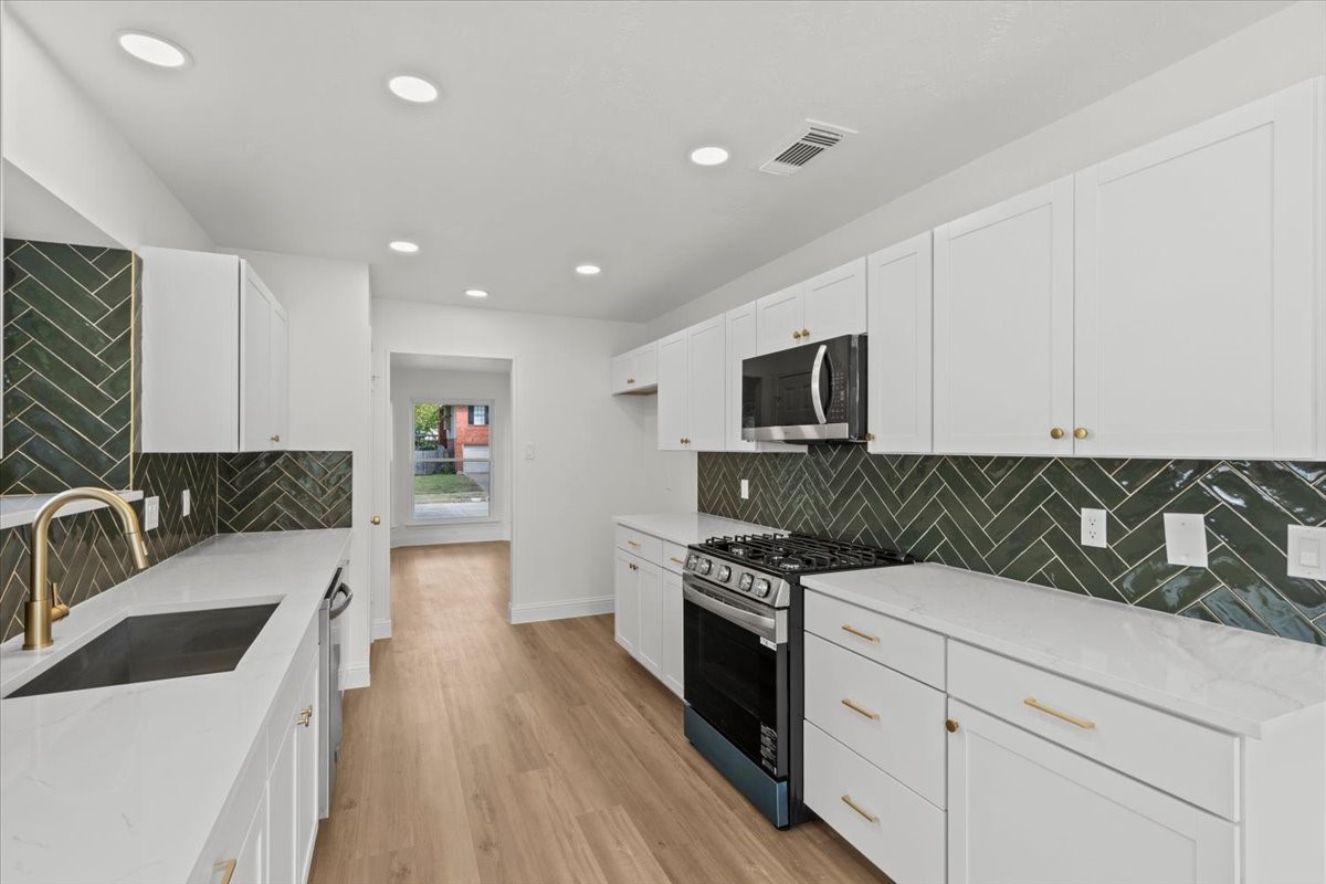1704 San Jose Street, Friendswood, TX 77546
