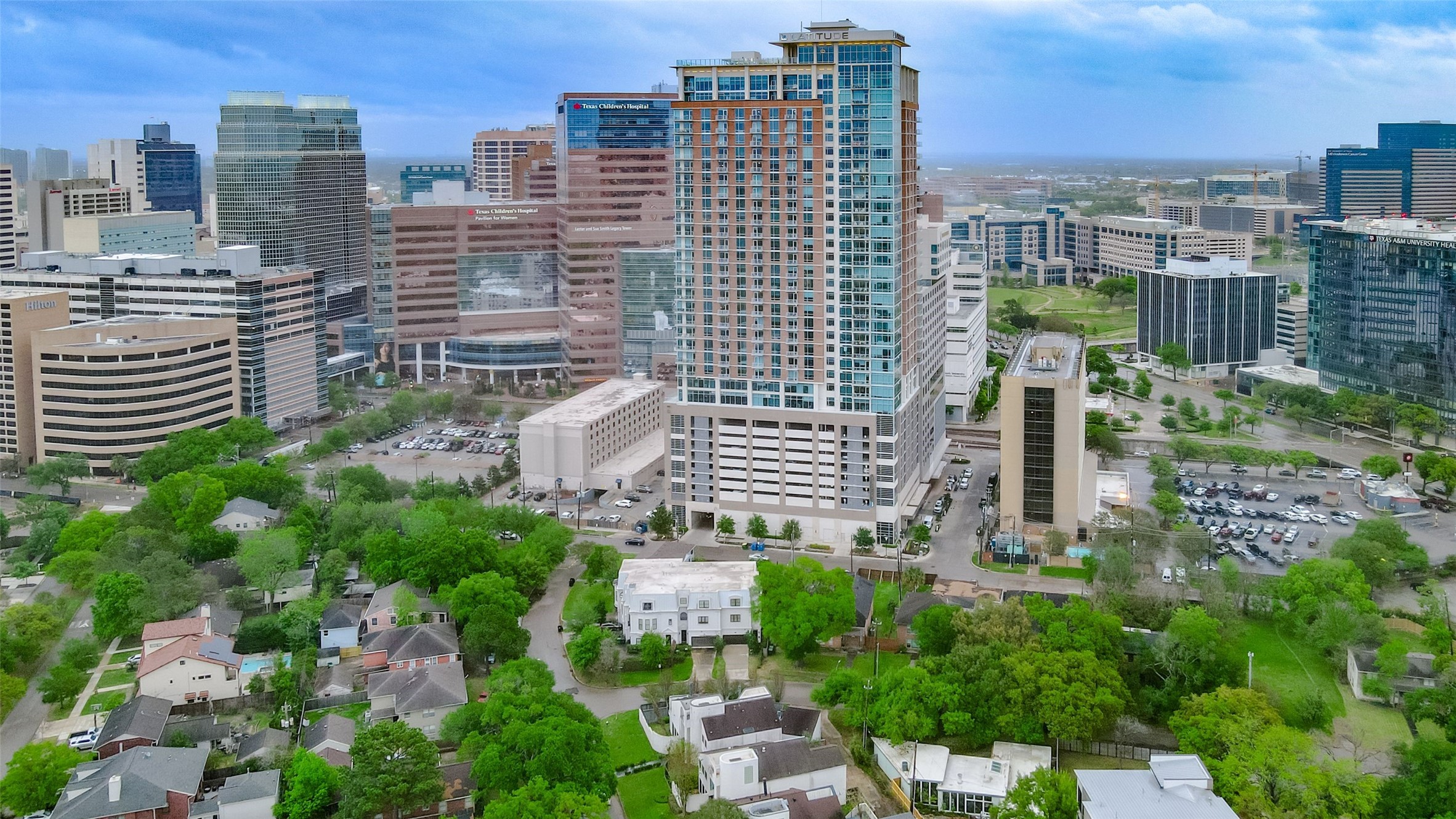 Situated in a vibrant urban setting, this property offers stunning high-rise views surrounded by lush greenery and proximity to key city amenities.