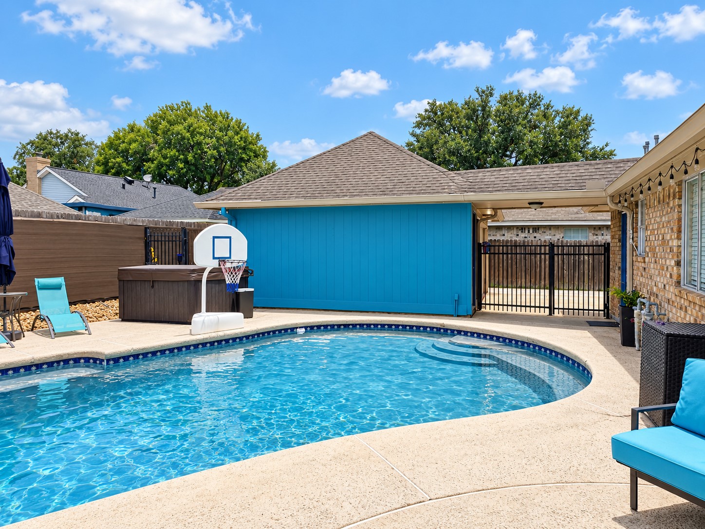 606 Tudor Court, Deer Park, TX 77536