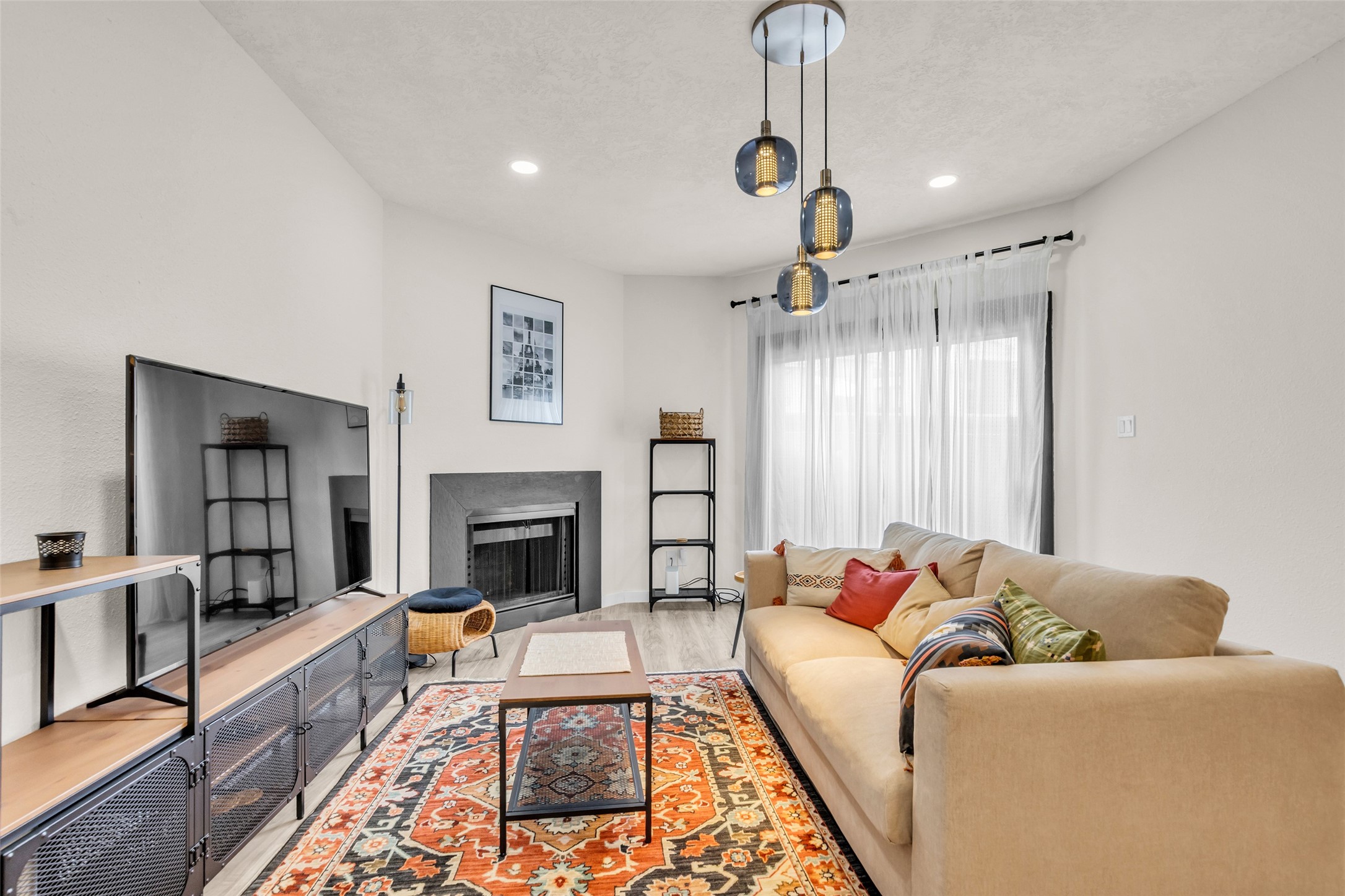 Welcome to 10855 Meadowglen Lane #604.