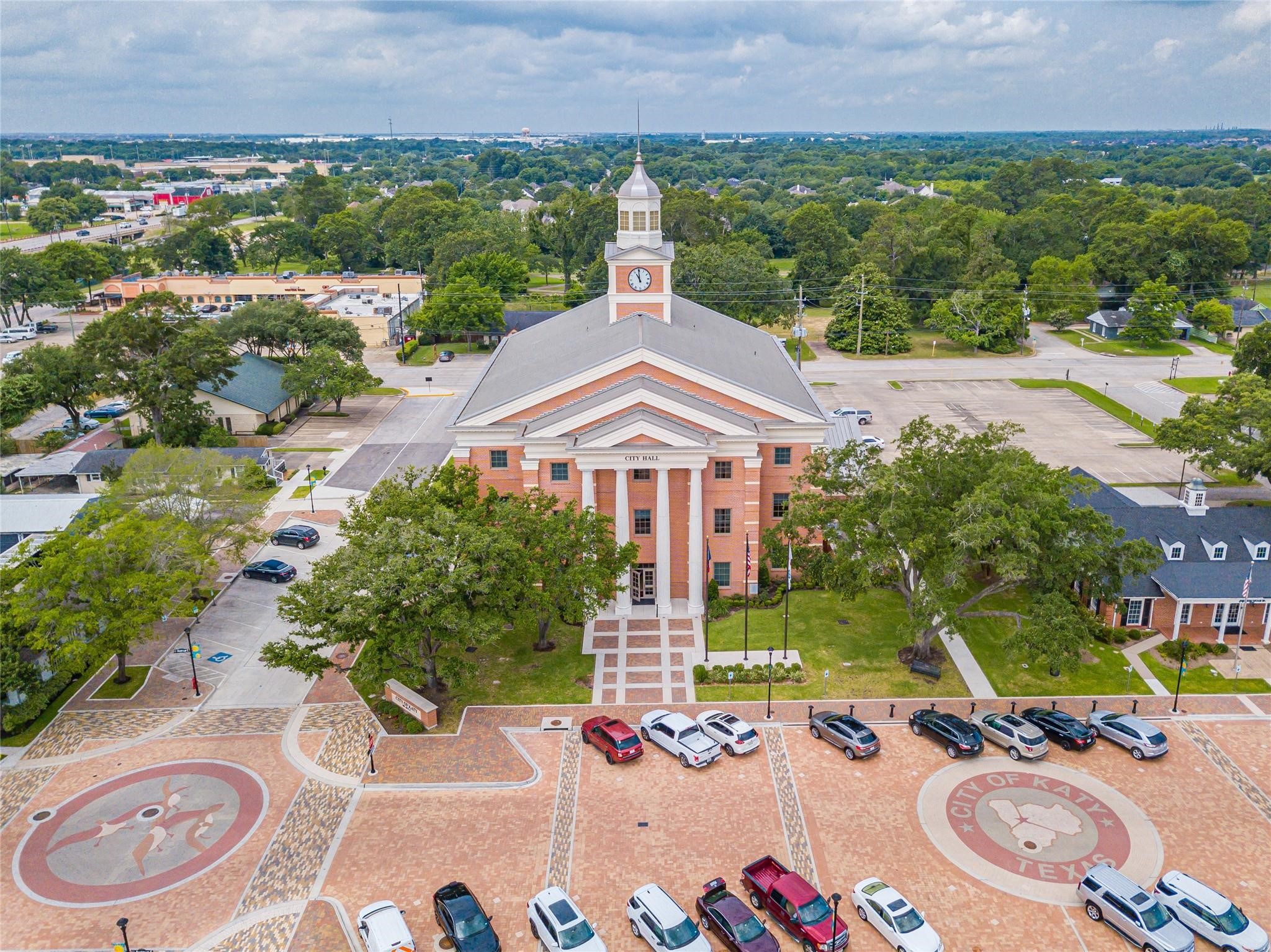 In the heart of Old Town Katy, Katy City Hall overlooks the brick-paved Historic Town Square, a community gathering place for local markets, seasonal events, and celebrations throughout the year.