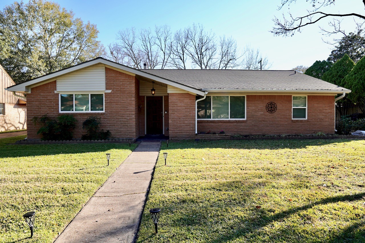 5715 Portal Drive, Houston, TX 77096