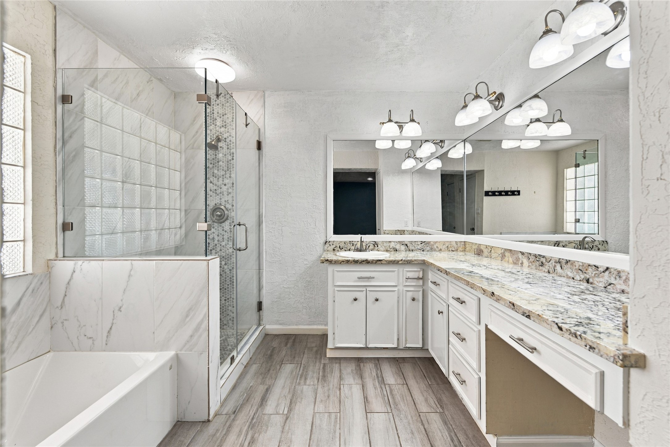 2711 WILLIAMSBURG DRIVE, Dickinson, TX 77539