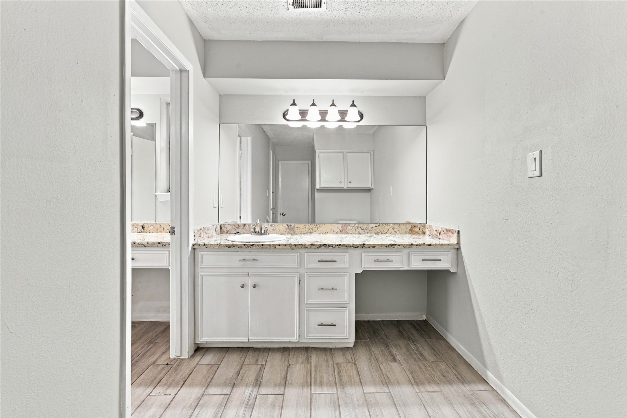 2711 WILLIAMSBURG DRIVE, Dickinson, TX 77539