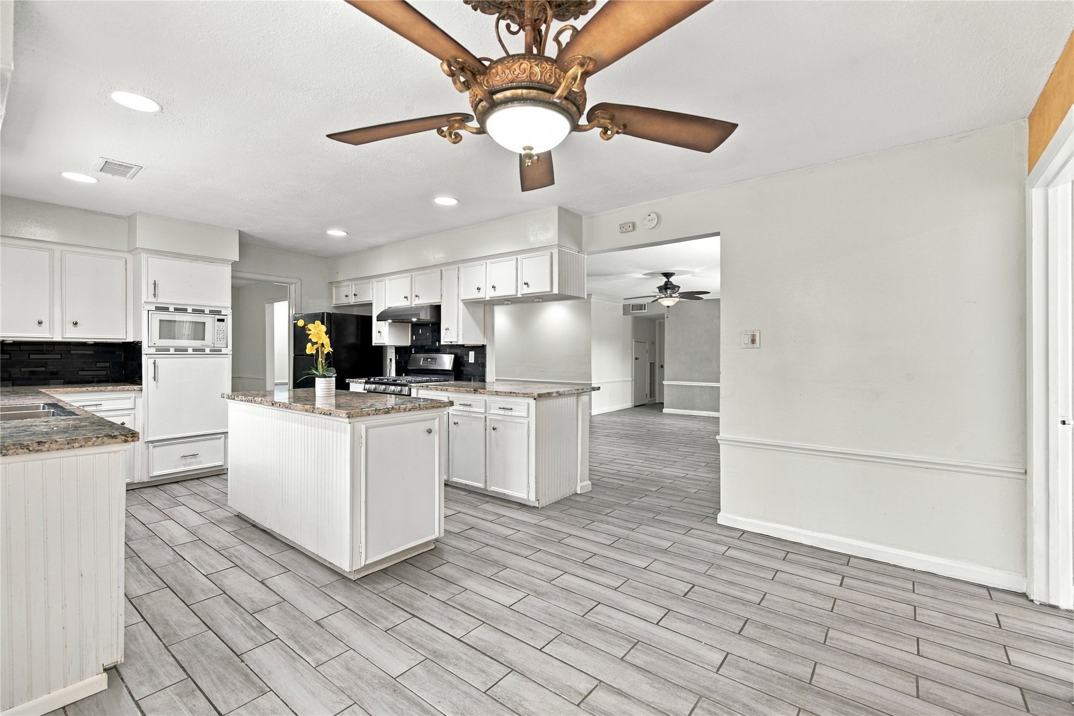 2711 WILLIAMSBURG DRIVE, Dickinson, TX 77539
