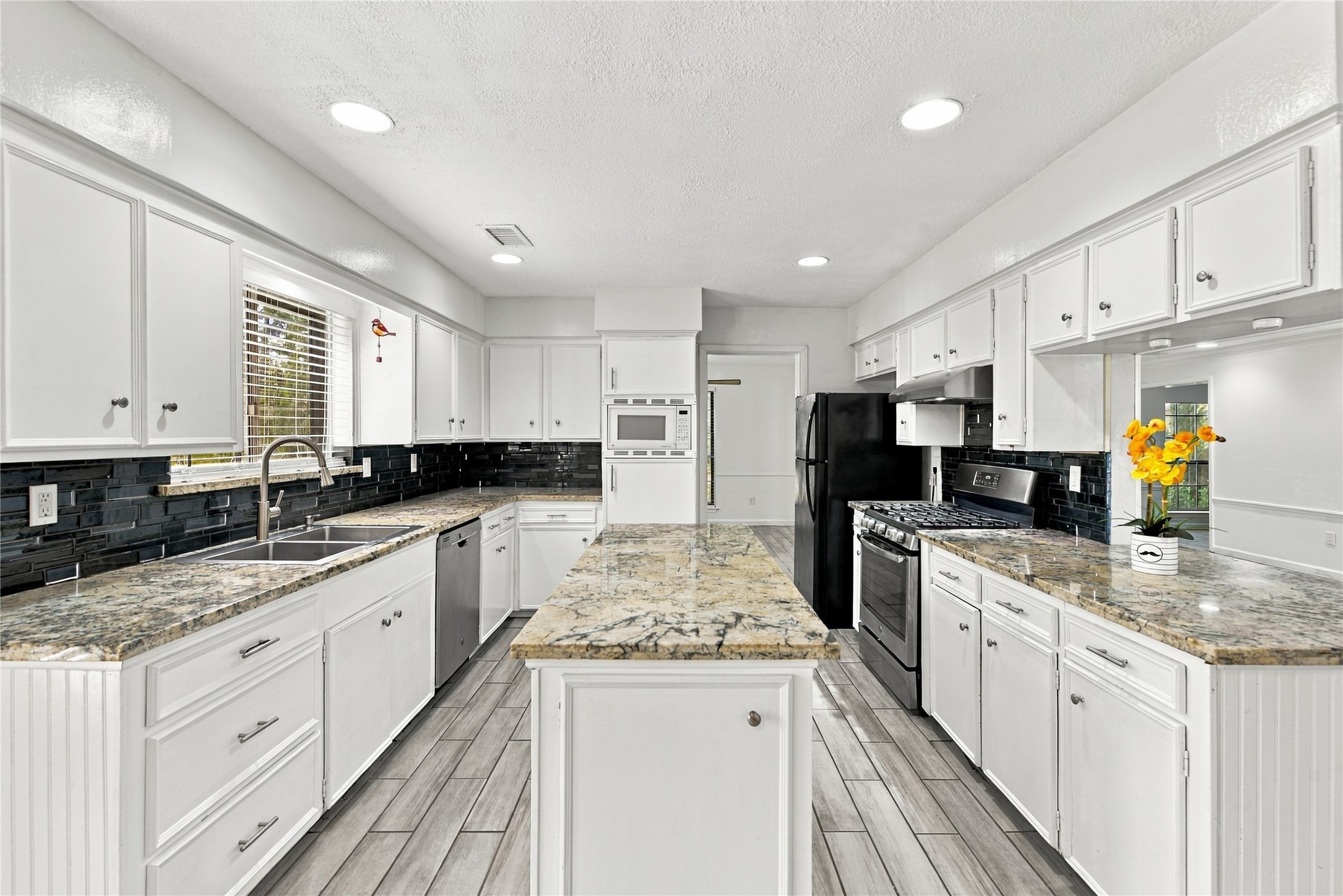 2711 WILLIAMSBURG DRIVE, Dickinson, TX 77539