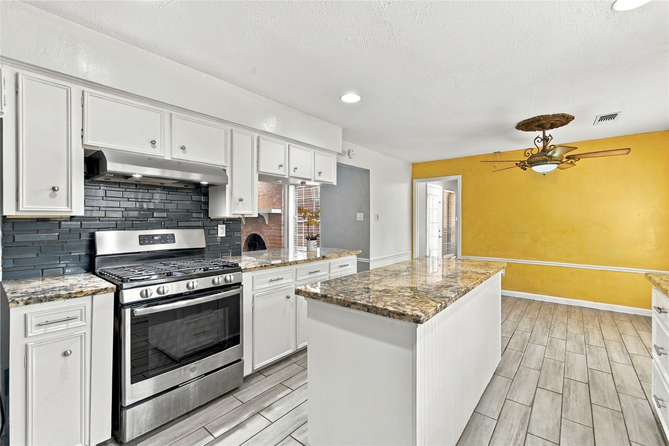 2711 WILLIAMSBURG DRIVE, Dickinson, TX 77539