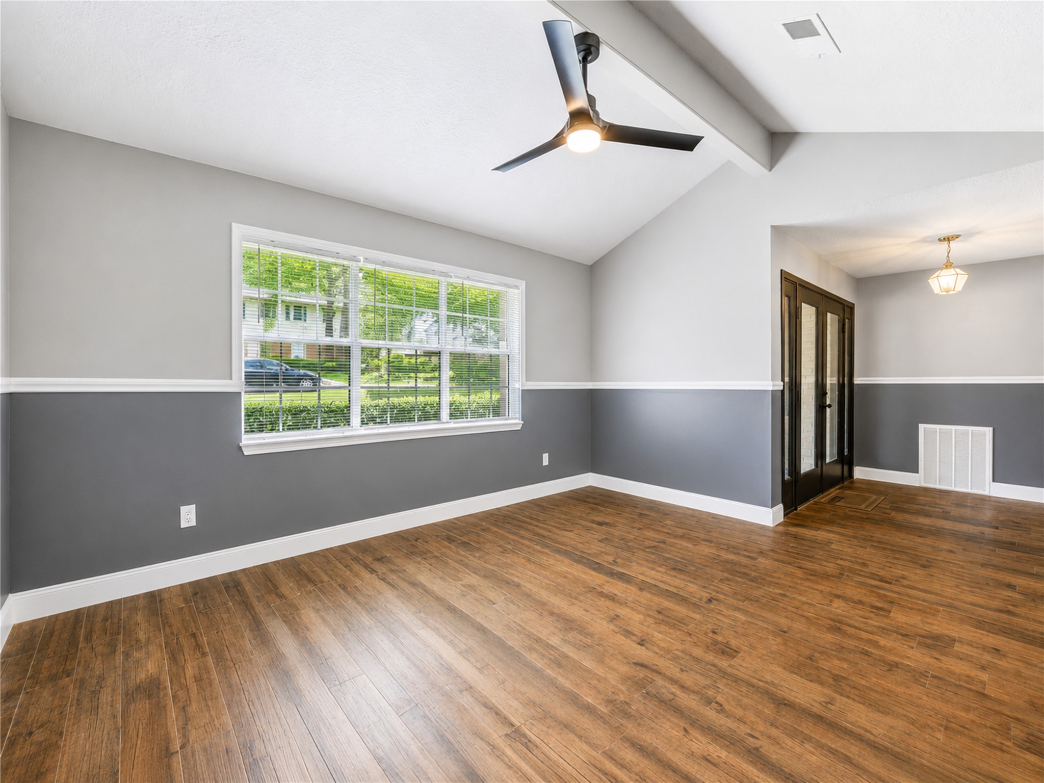 Bright & Welcoming Entry