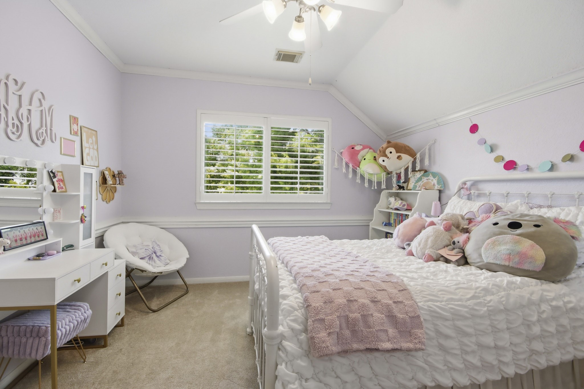 Upstairs secondary bedroom