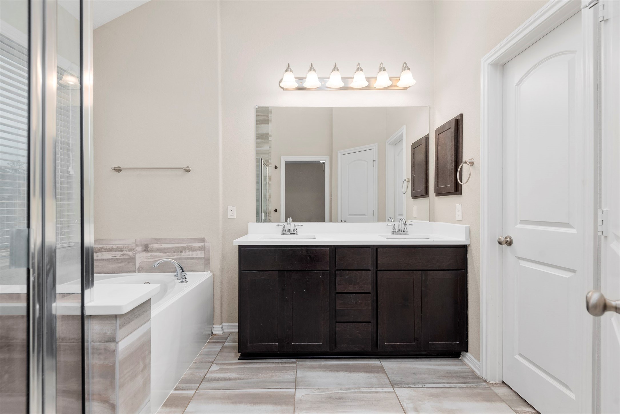 335 Biltmore Loop, Montgomery, TX 77316
