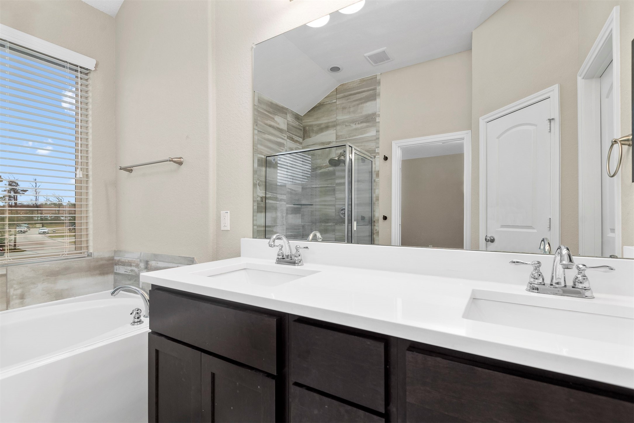 335 Biltmore Loop, Montgomery, TX 77316