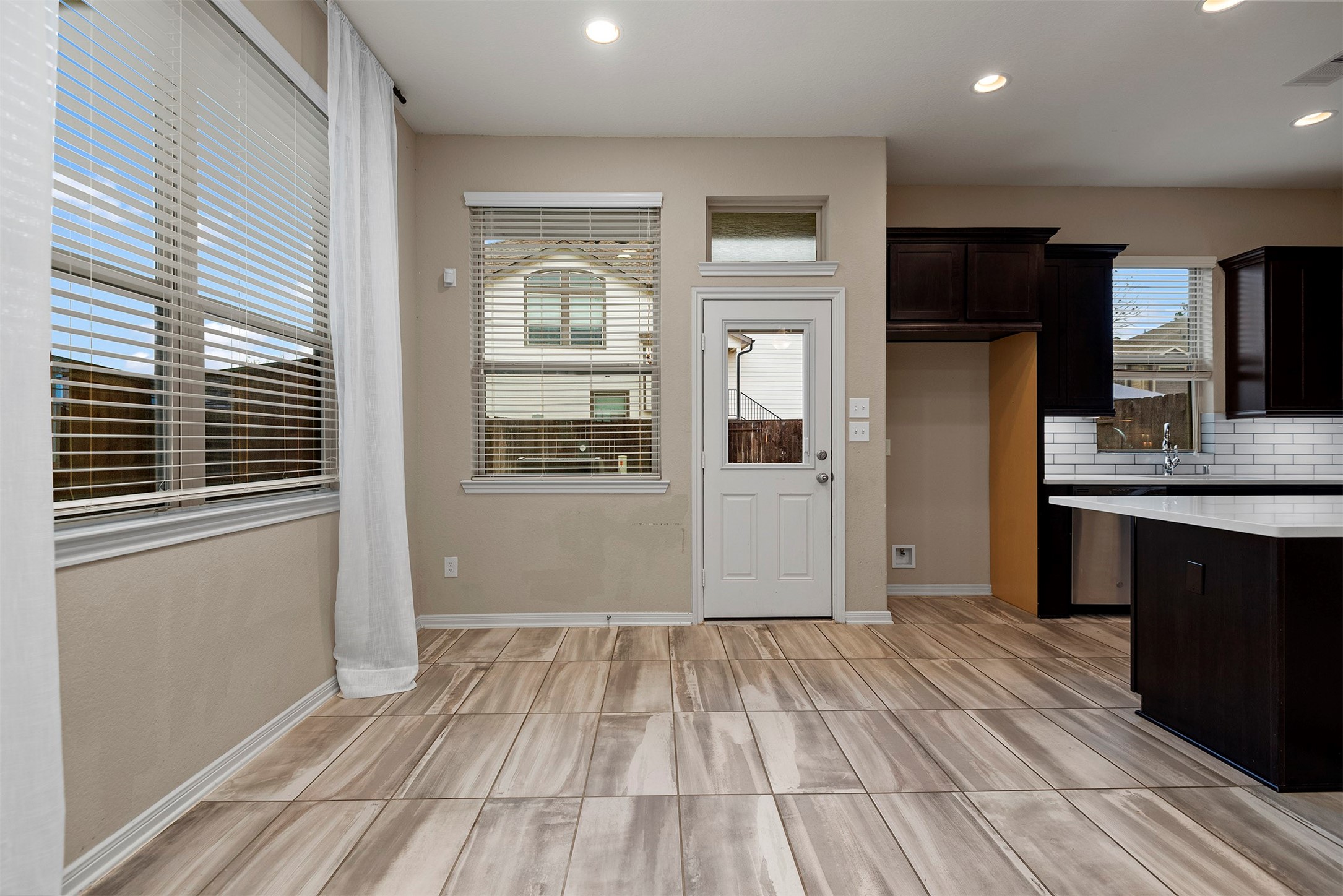 335 Biltmore Loop, Montgomery, TX 77316