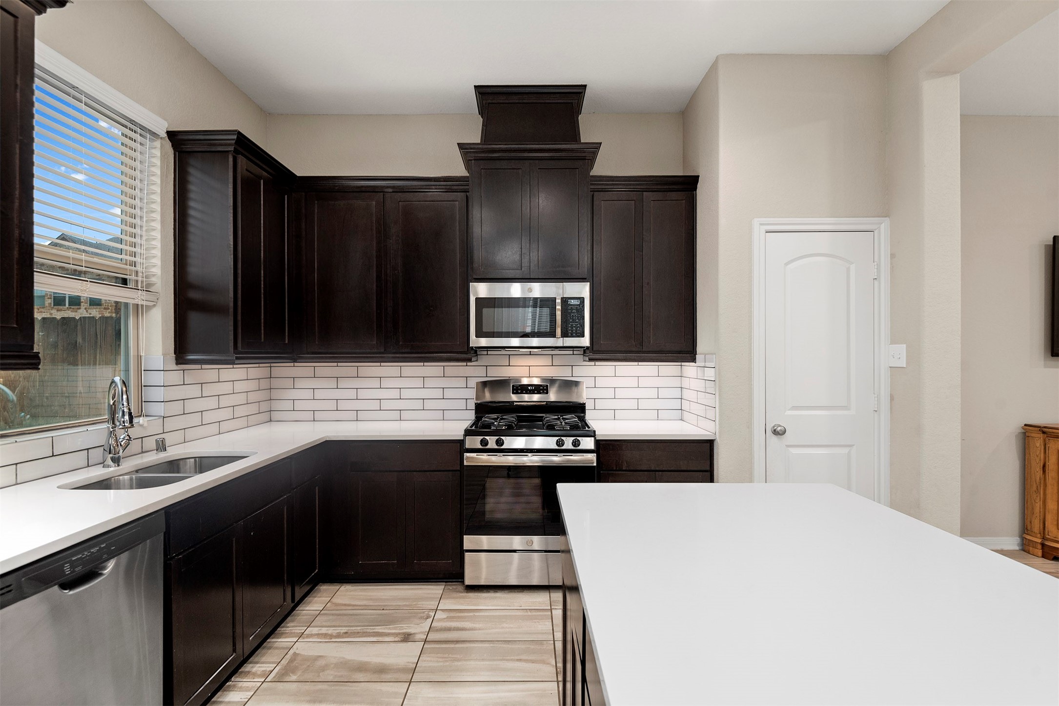 335 Biltmore Loop, Montgomery, TX 77316