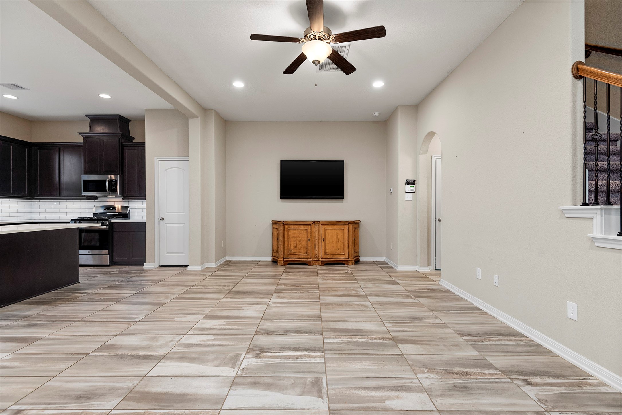 335 Biltmore Loop, Montgomery, TX 77316