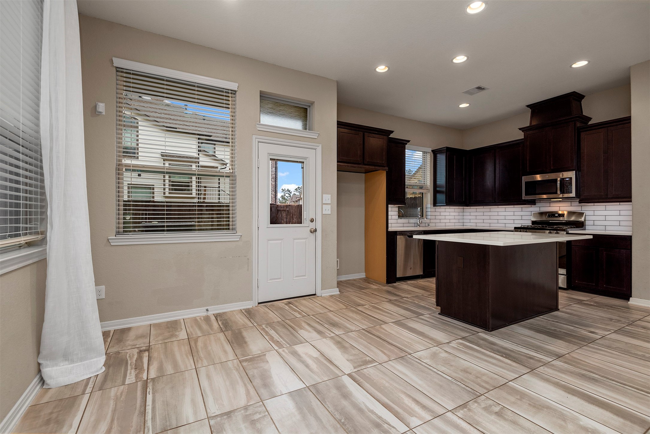 335 Biltmore Loop, Montgomery, TX 77316