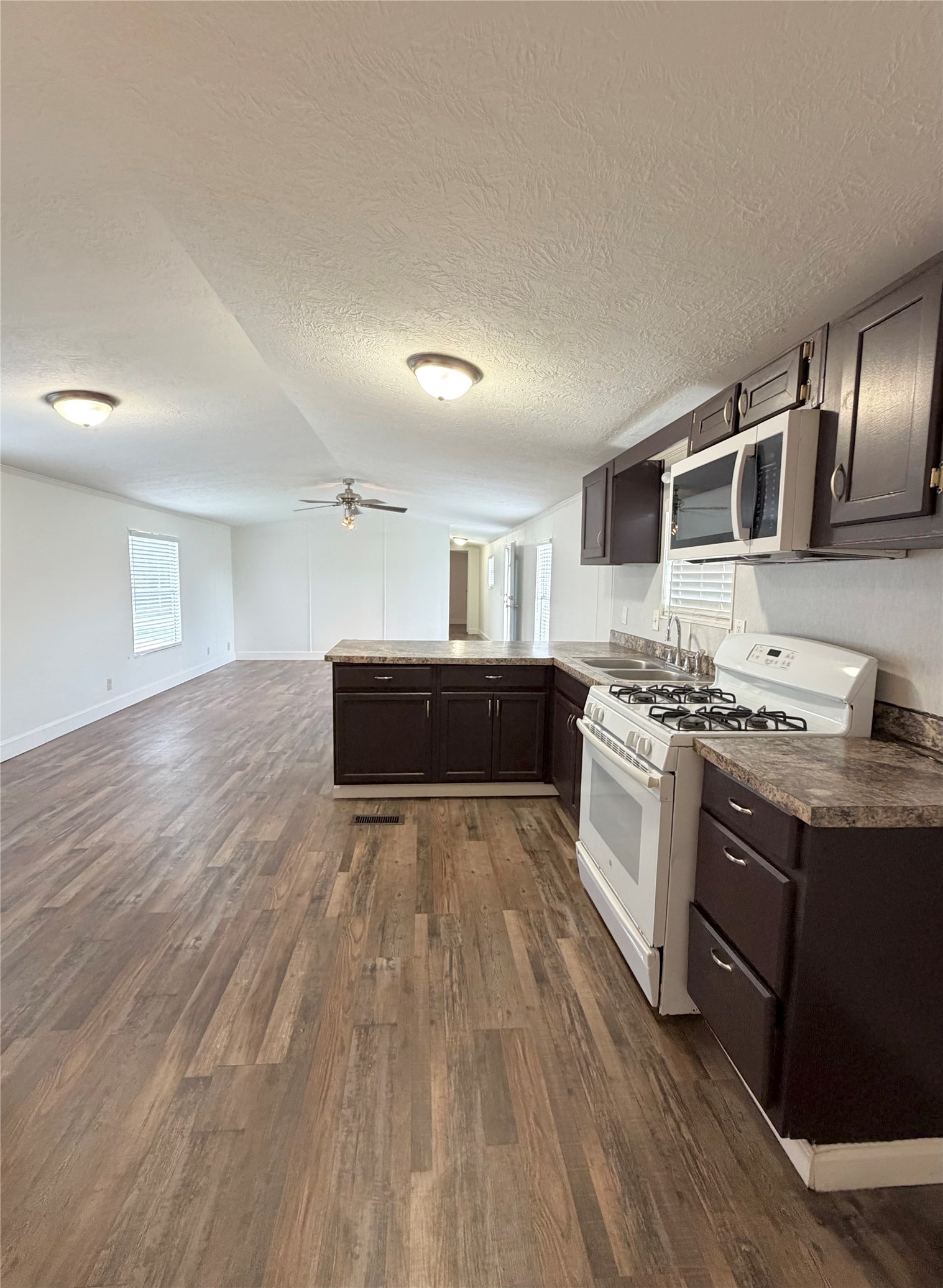 5323 N Redell Road, Baytown, TX 77521