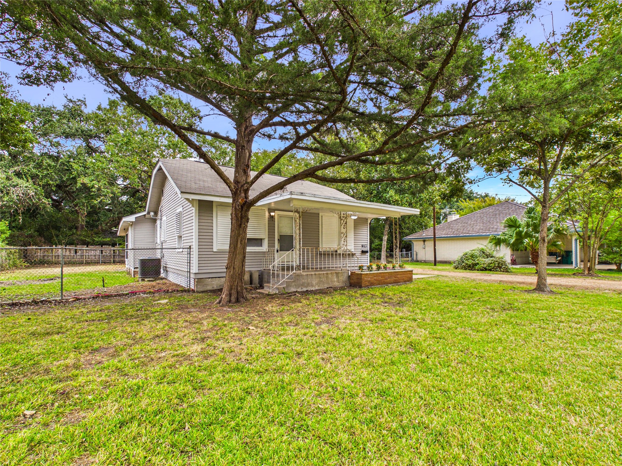 917 Laurel Street, La Marque, TX 77568
