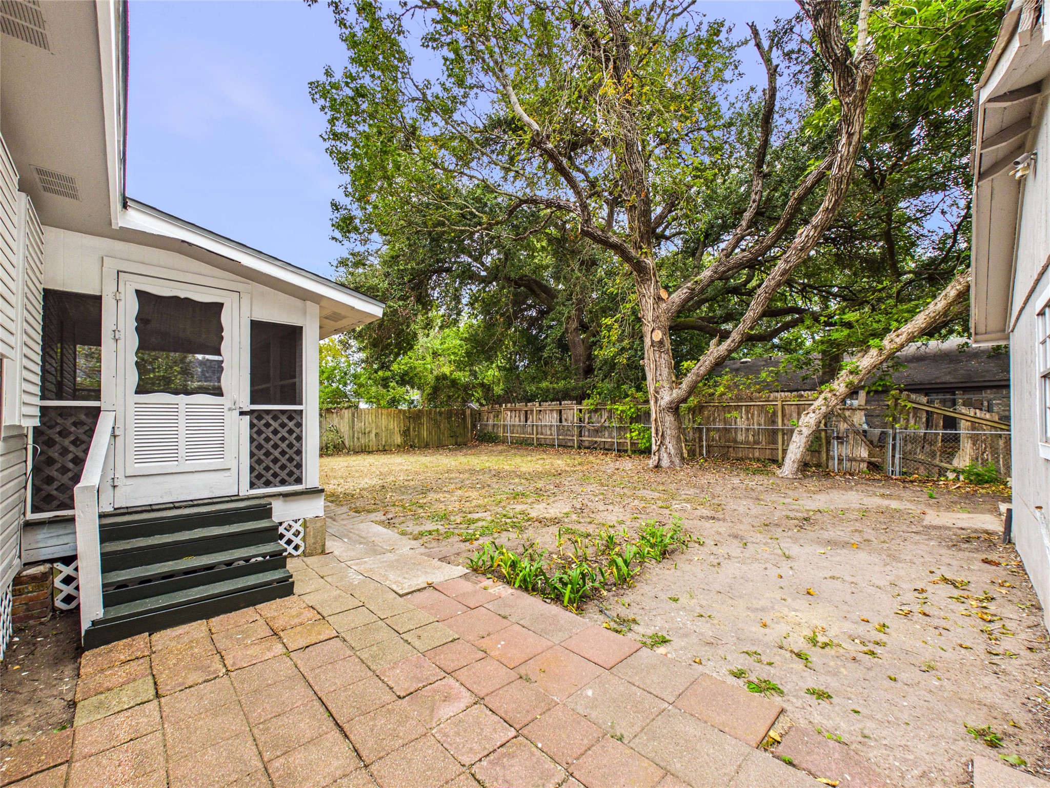 917 Laurel Street, La Marque, TX 77568