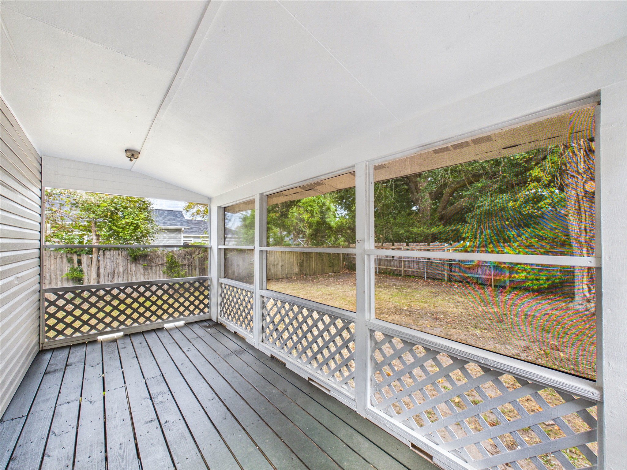 screened-in back patio
