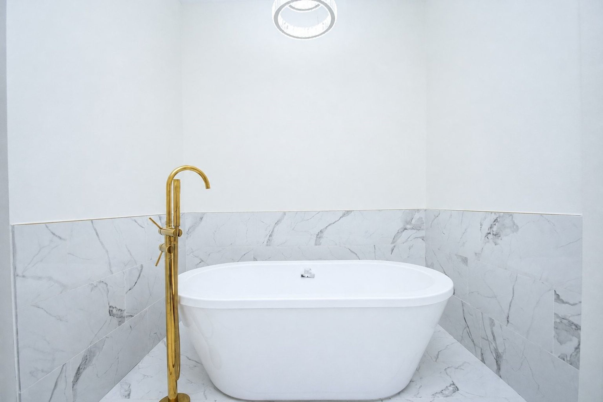 How inviting is your luxurious primary bathtub? Soak in elegant style!
