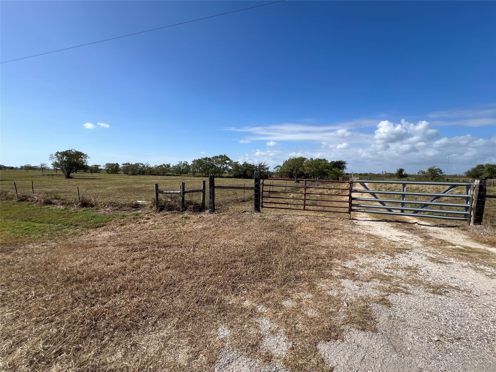 000 Redfish Drive, Hitchcock, TX 77563