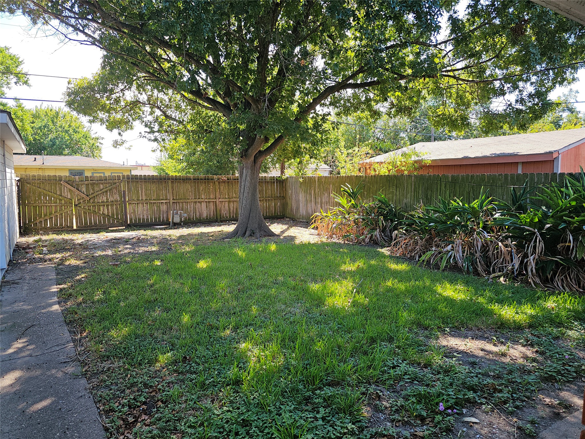 1909 2nd Avenue N, Texas City, TX 77590