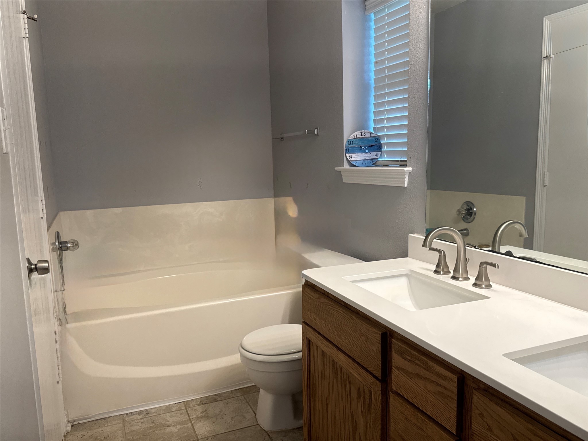 Master on-suite has walk-in closet