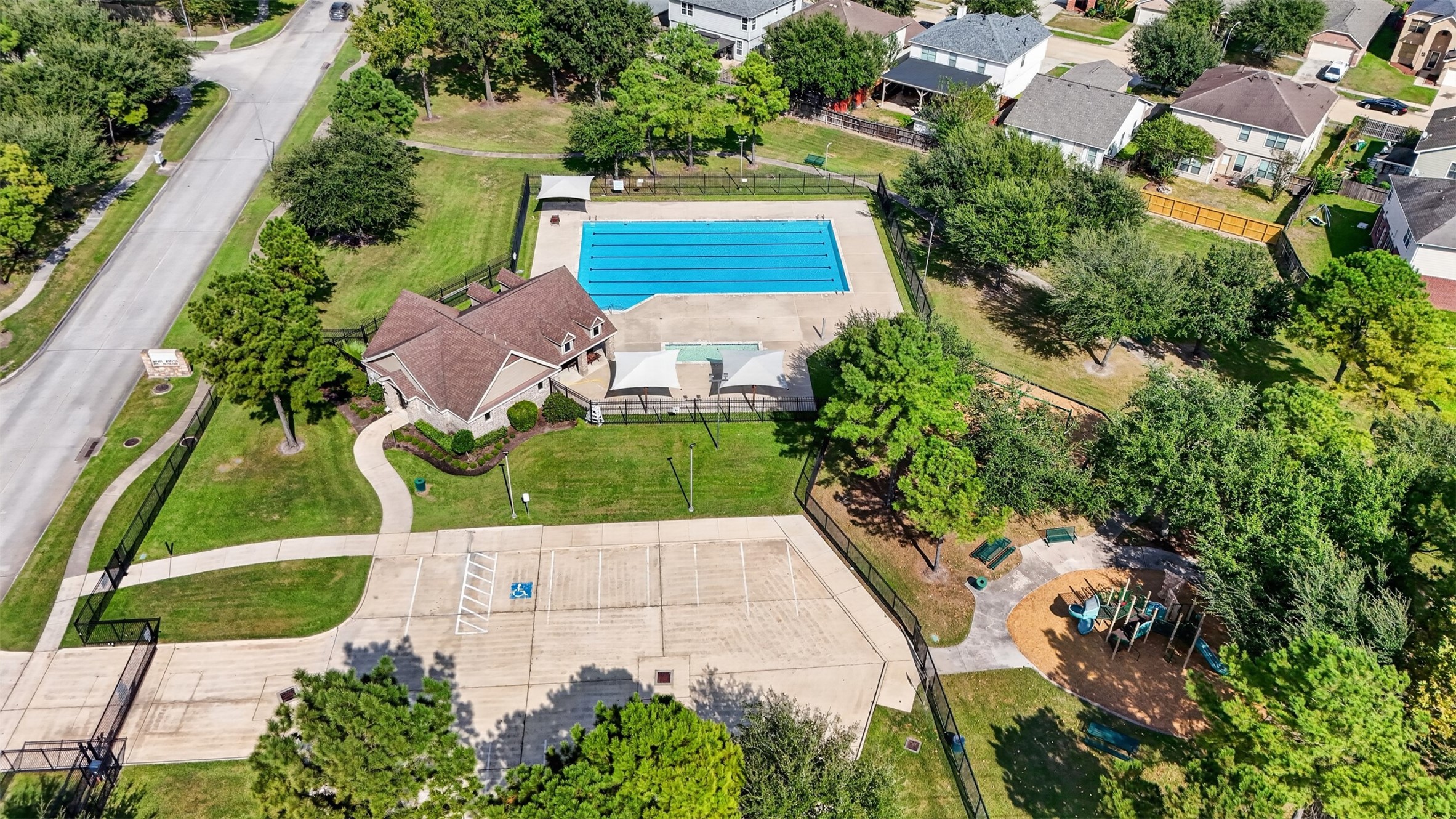 2627 White Bluff Lane, Houston, TX 77038