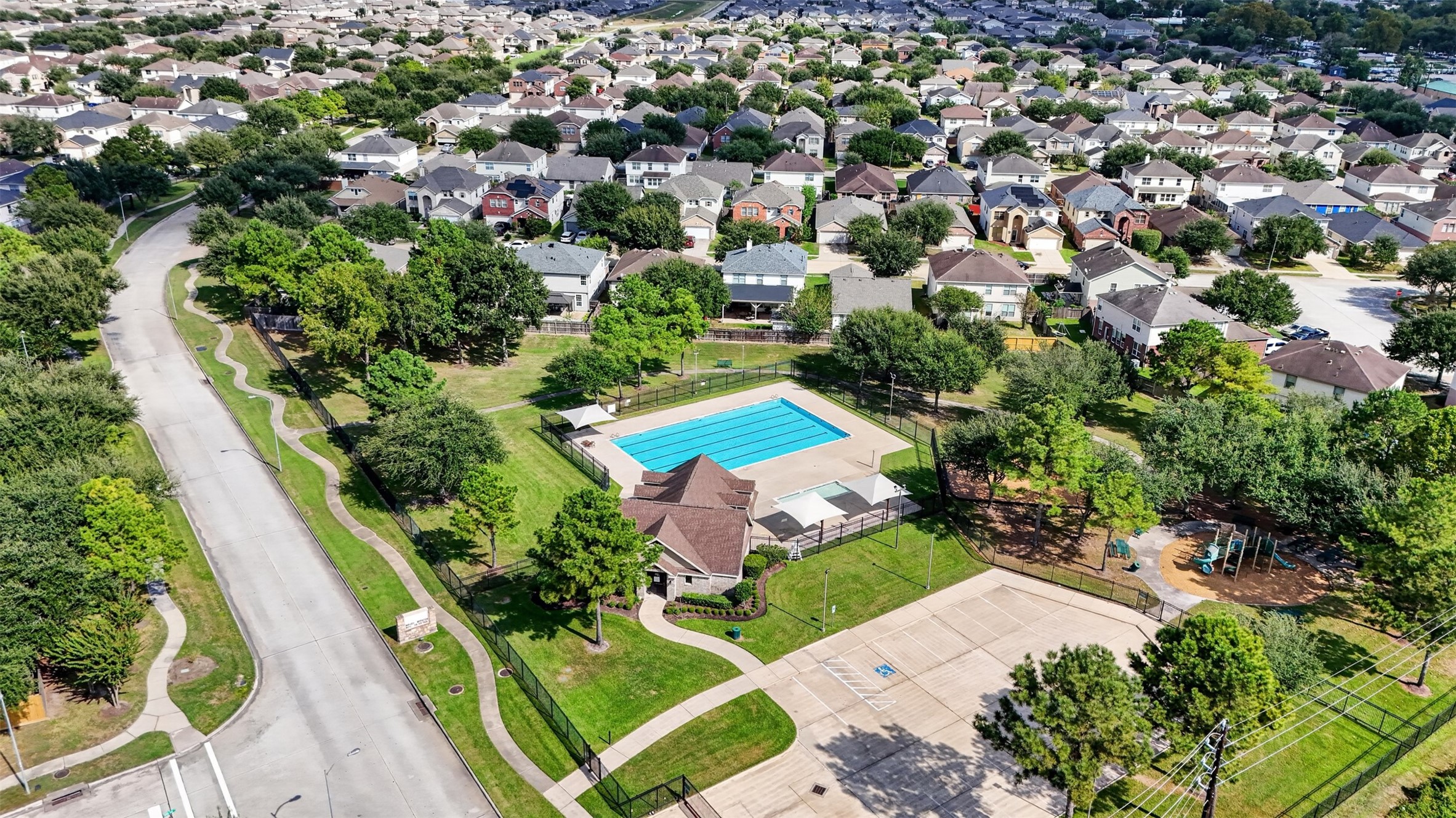 2627 White Bluff Lane, Houston, TX 77038