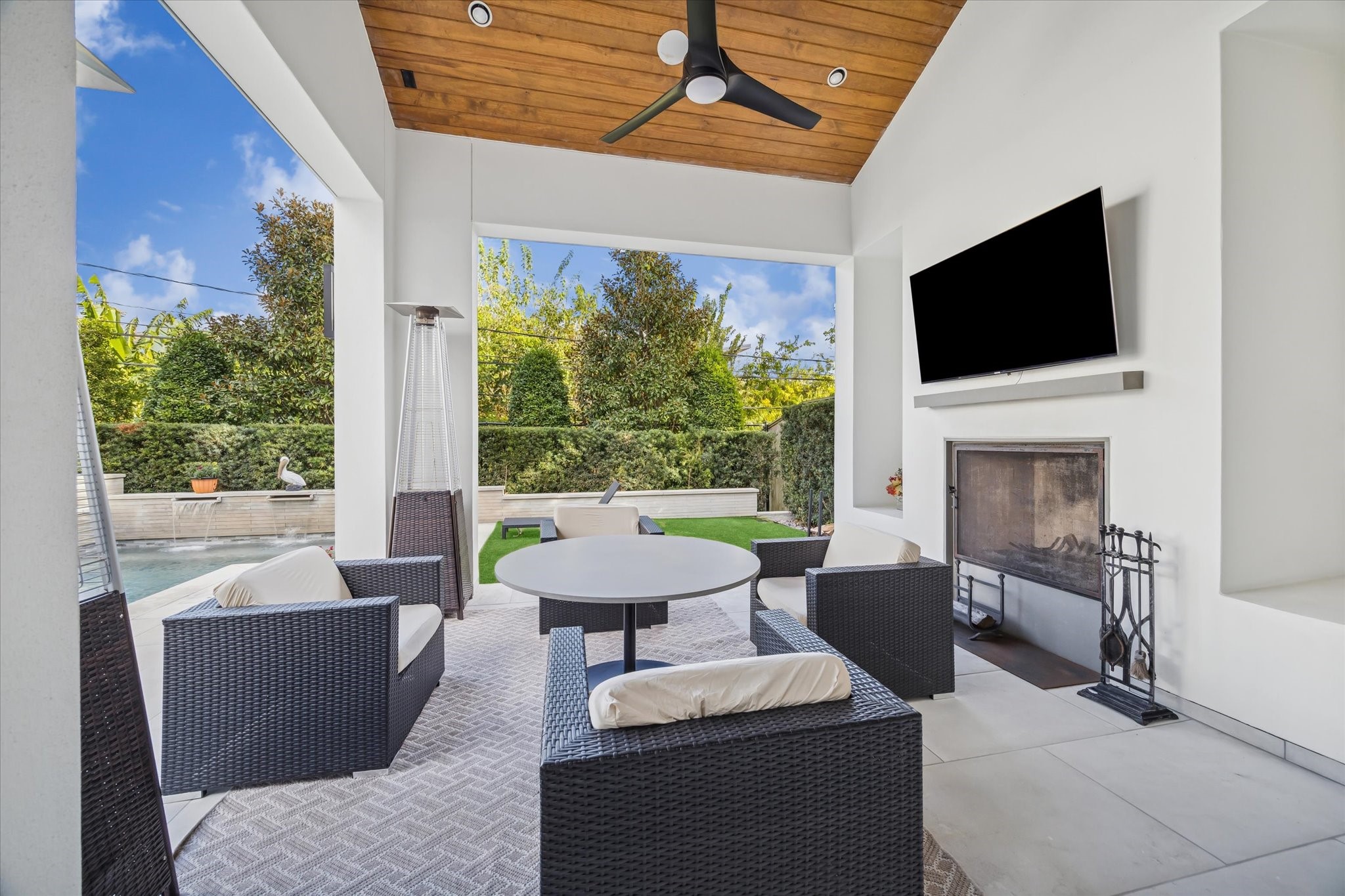 212 E Cowan Drive, Houston, TX 77007