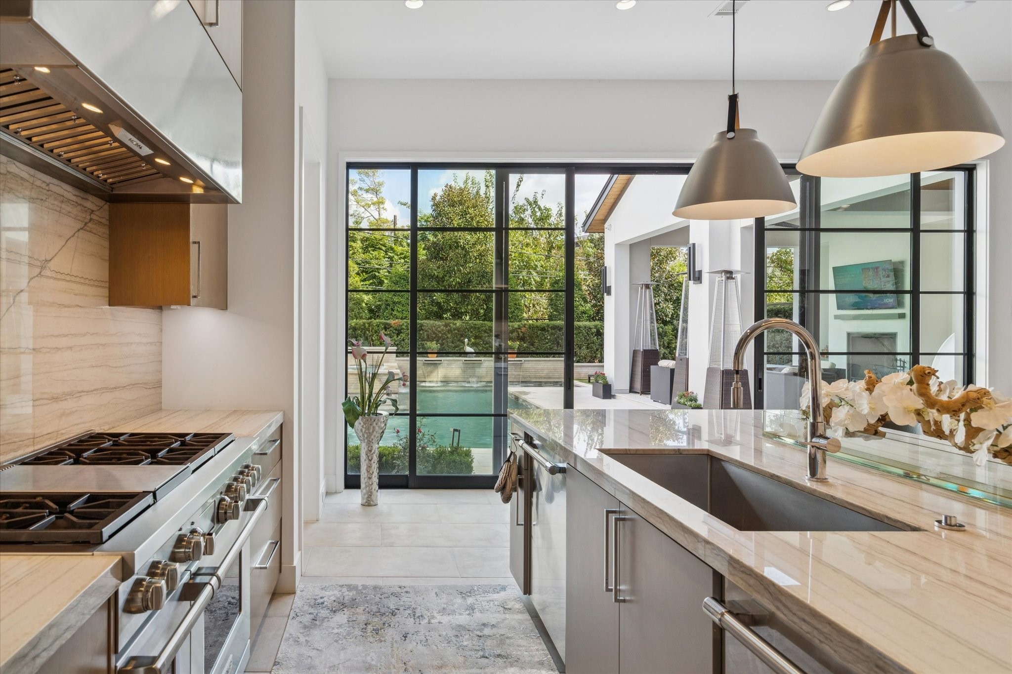 212 E Cowan Drive, Houston, TX 77007