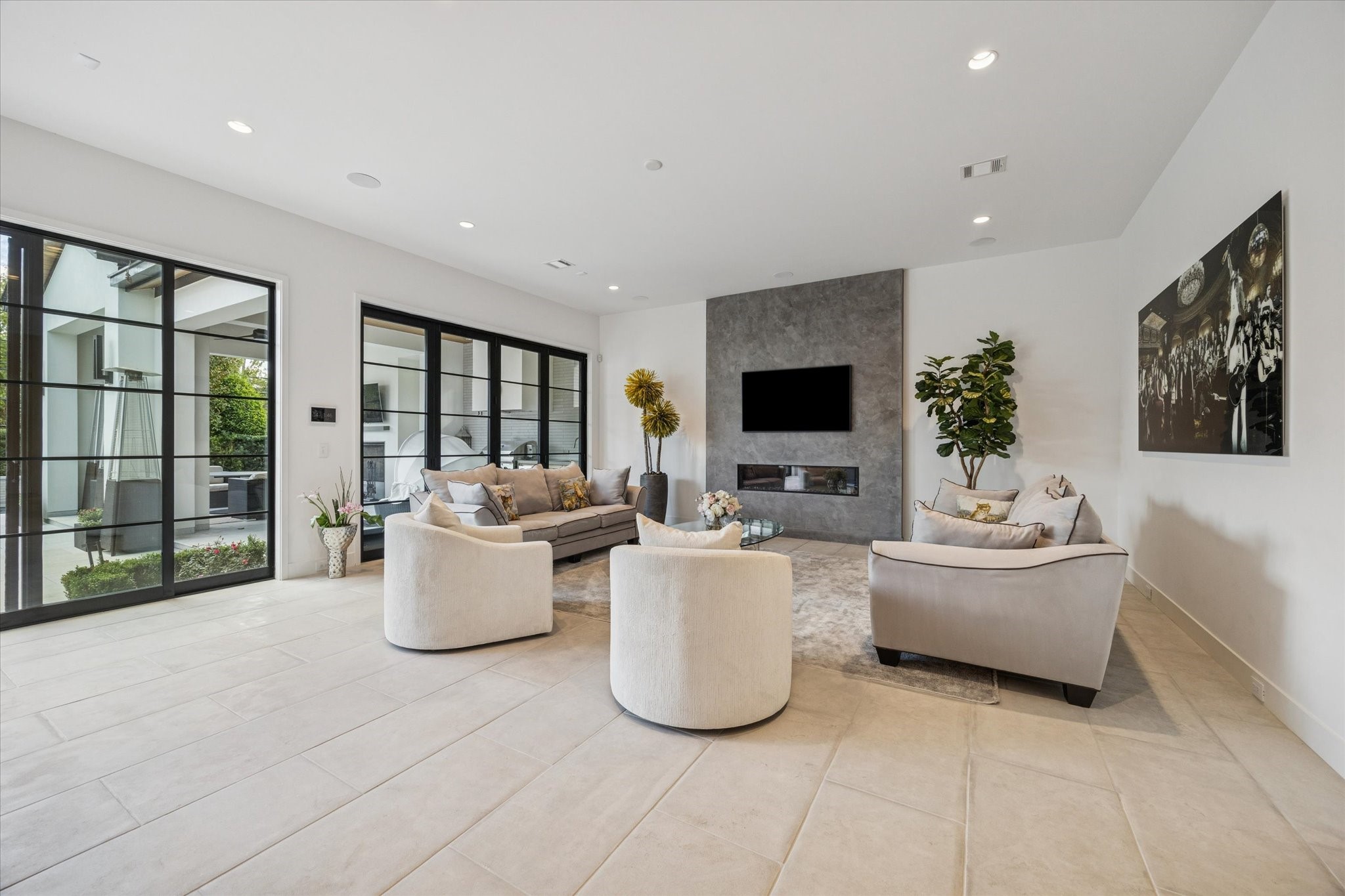 212 E Cowan Drive, Houston, TX 77007