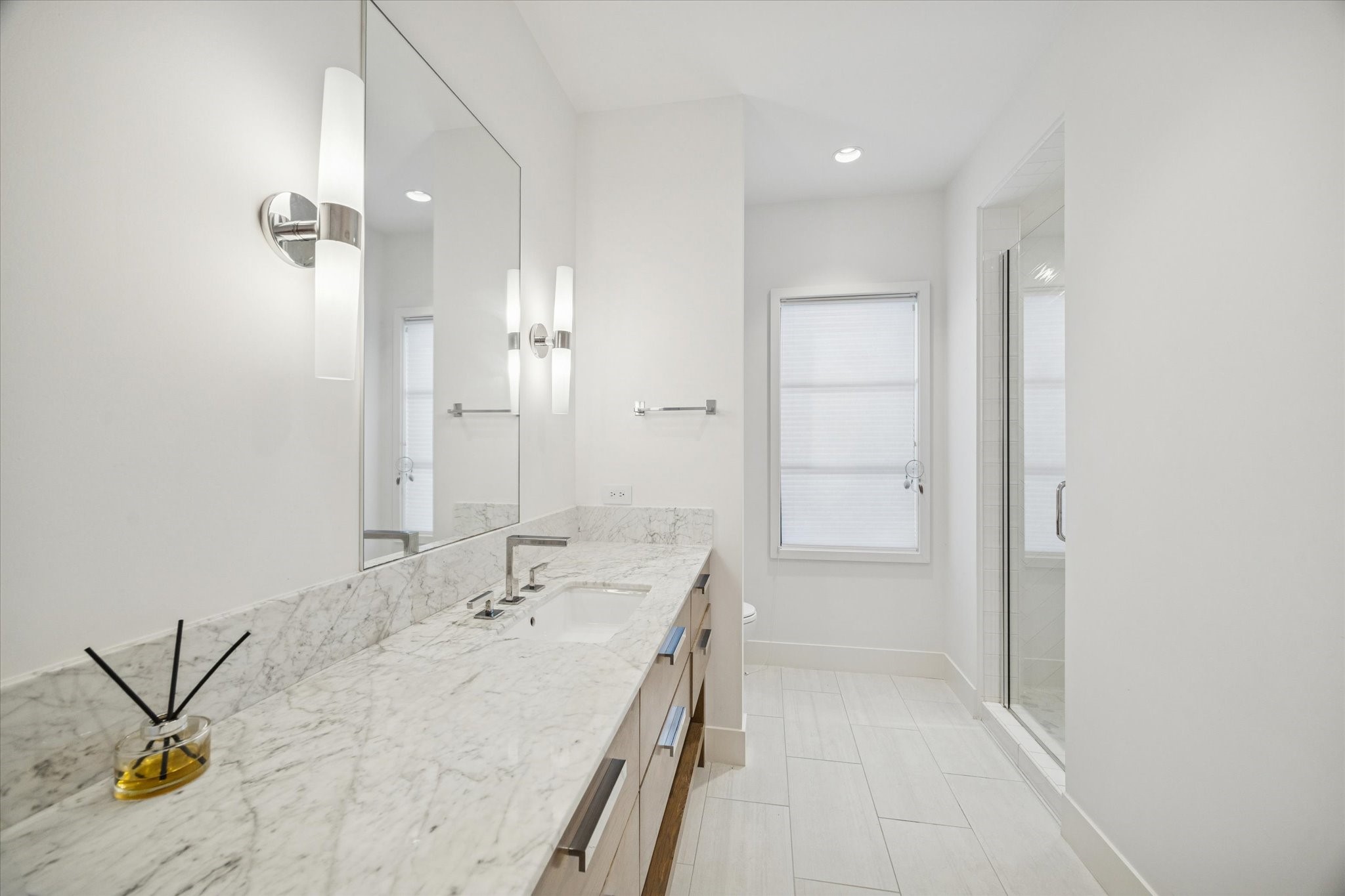 212 E Cowan Drive, Houston, TX 77007