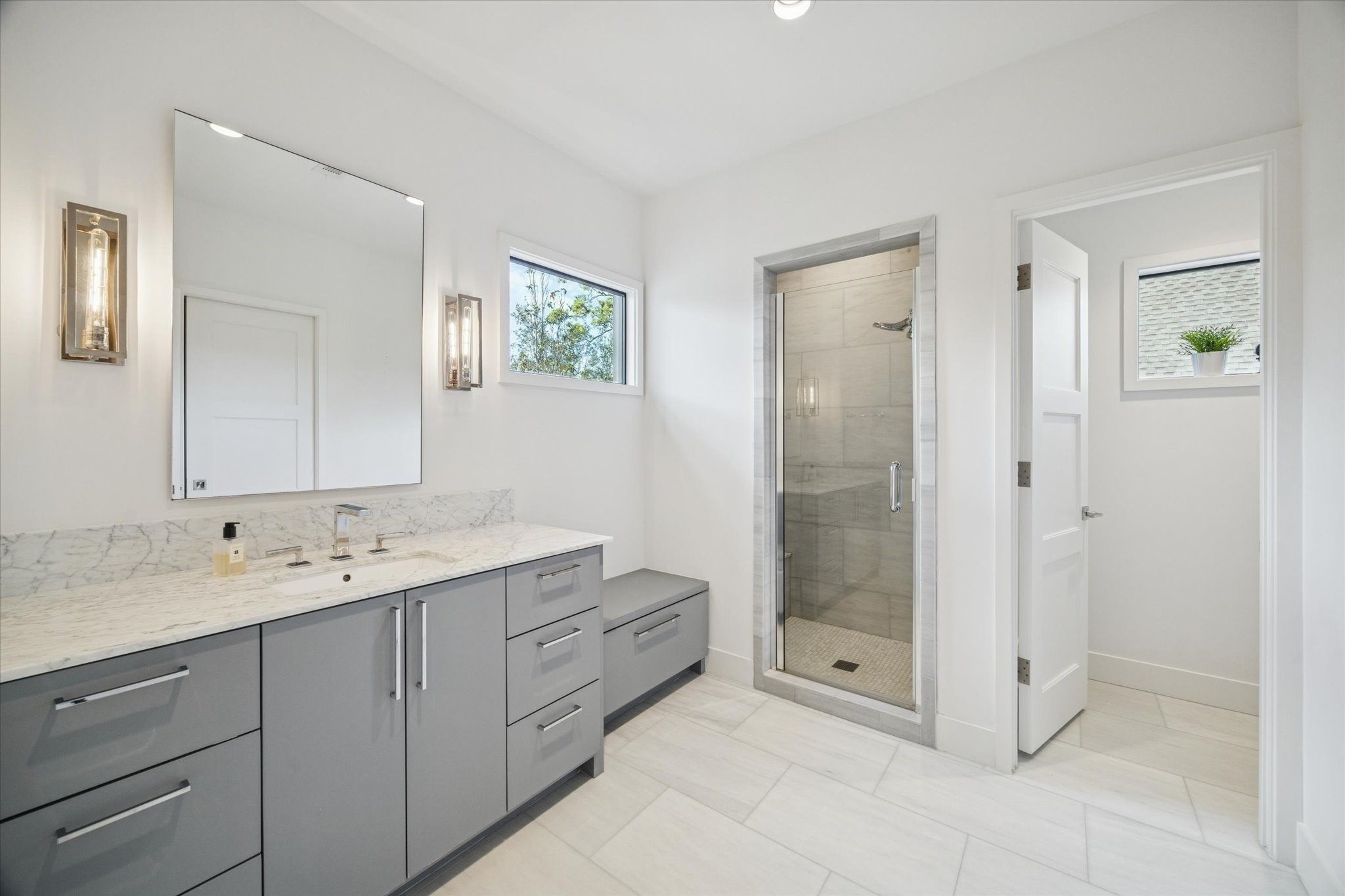 212 E Cowan Drive, Houston, TX 77007