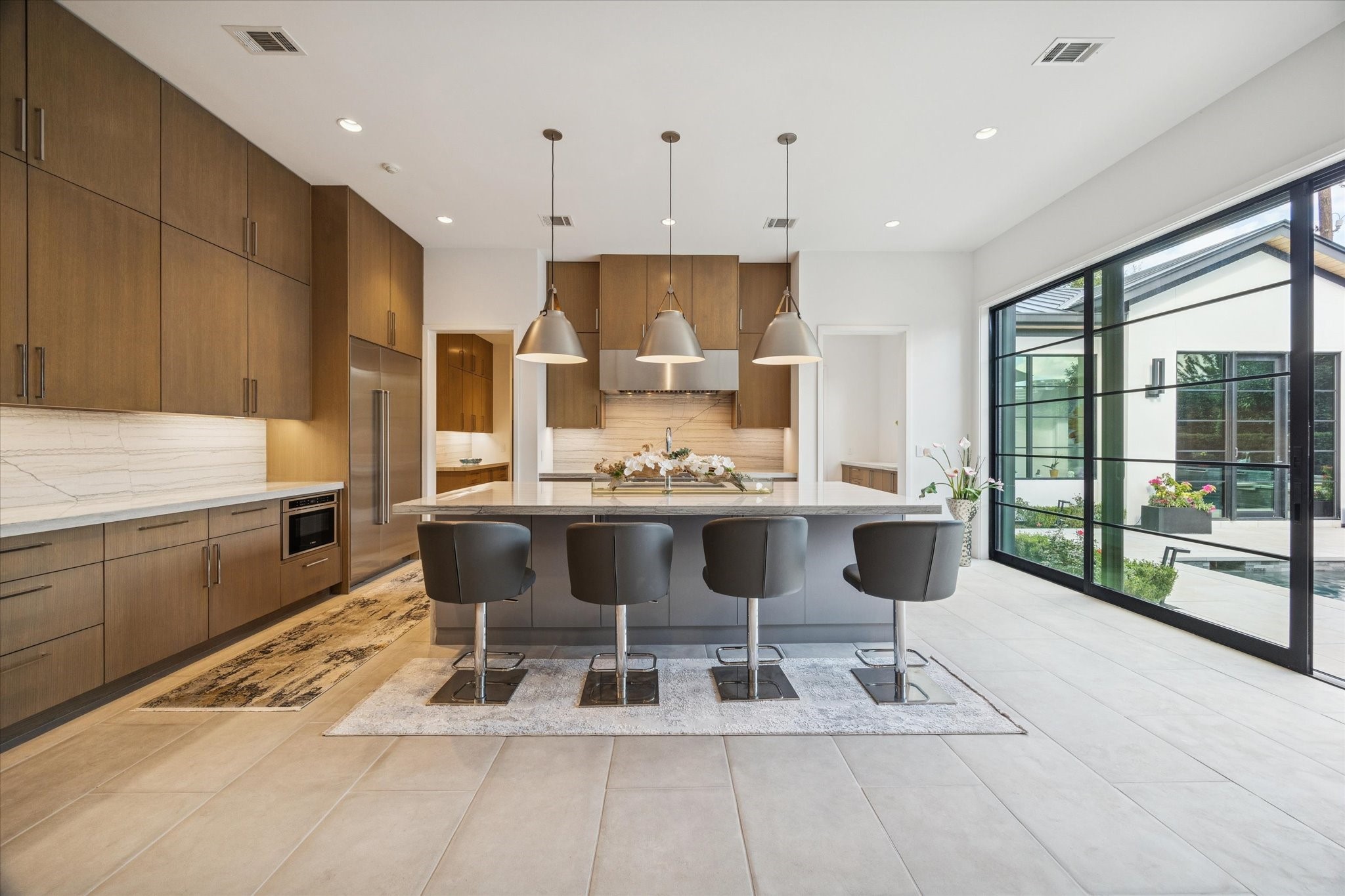 212 E Cowan Drive, Houston, TX 77007