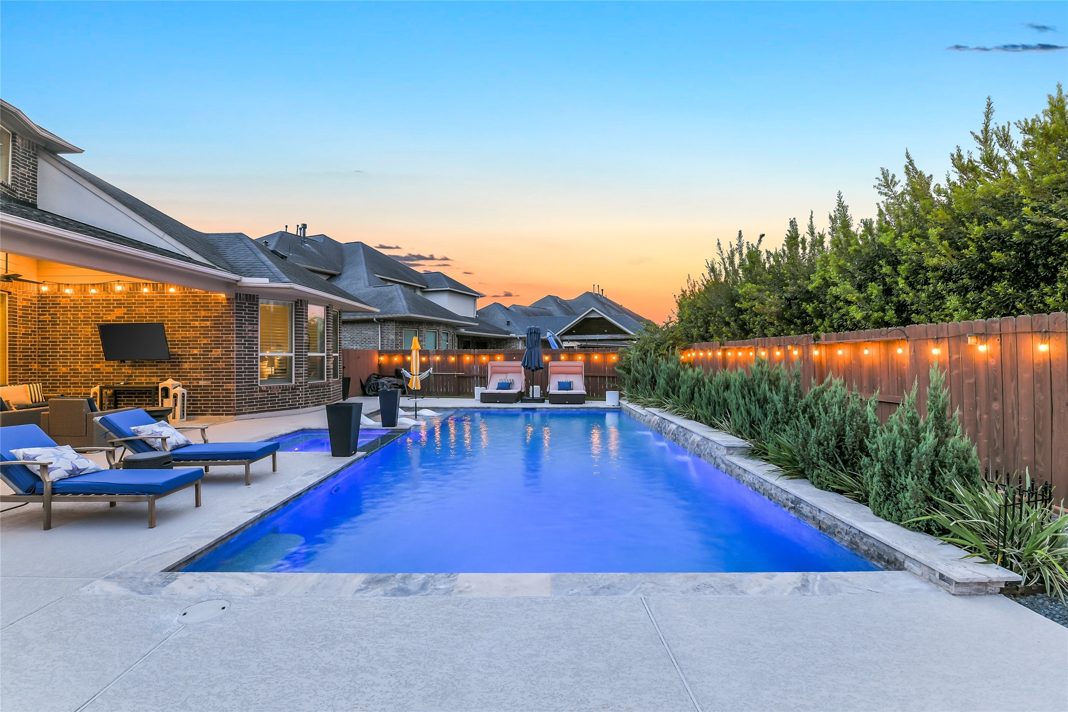 Resort-style pool with tanning ledge, spa, and spacious patio, perfect for enjoying Houston summers.