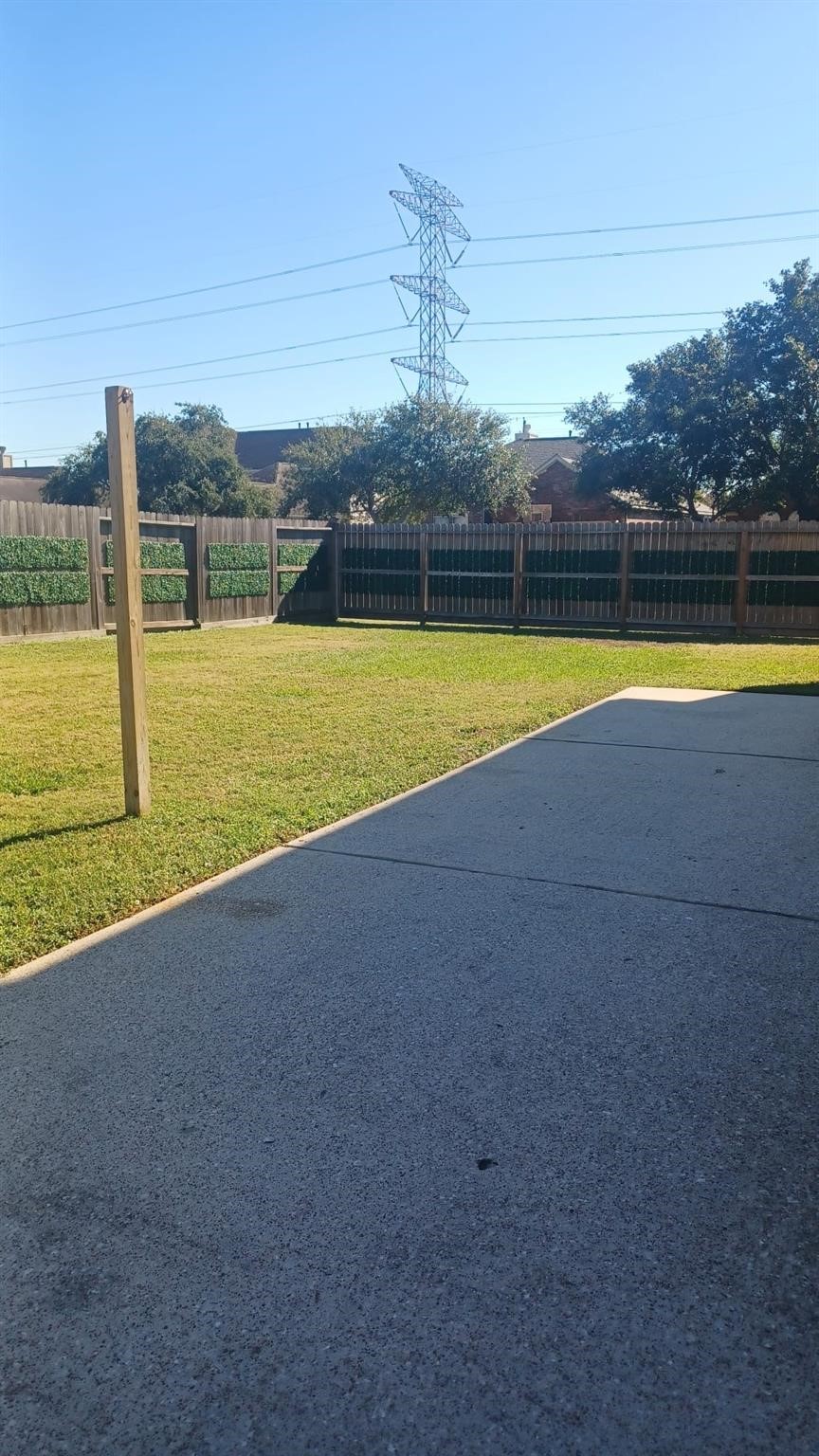 556 Cedar Fork Drive, League City, TX 77573