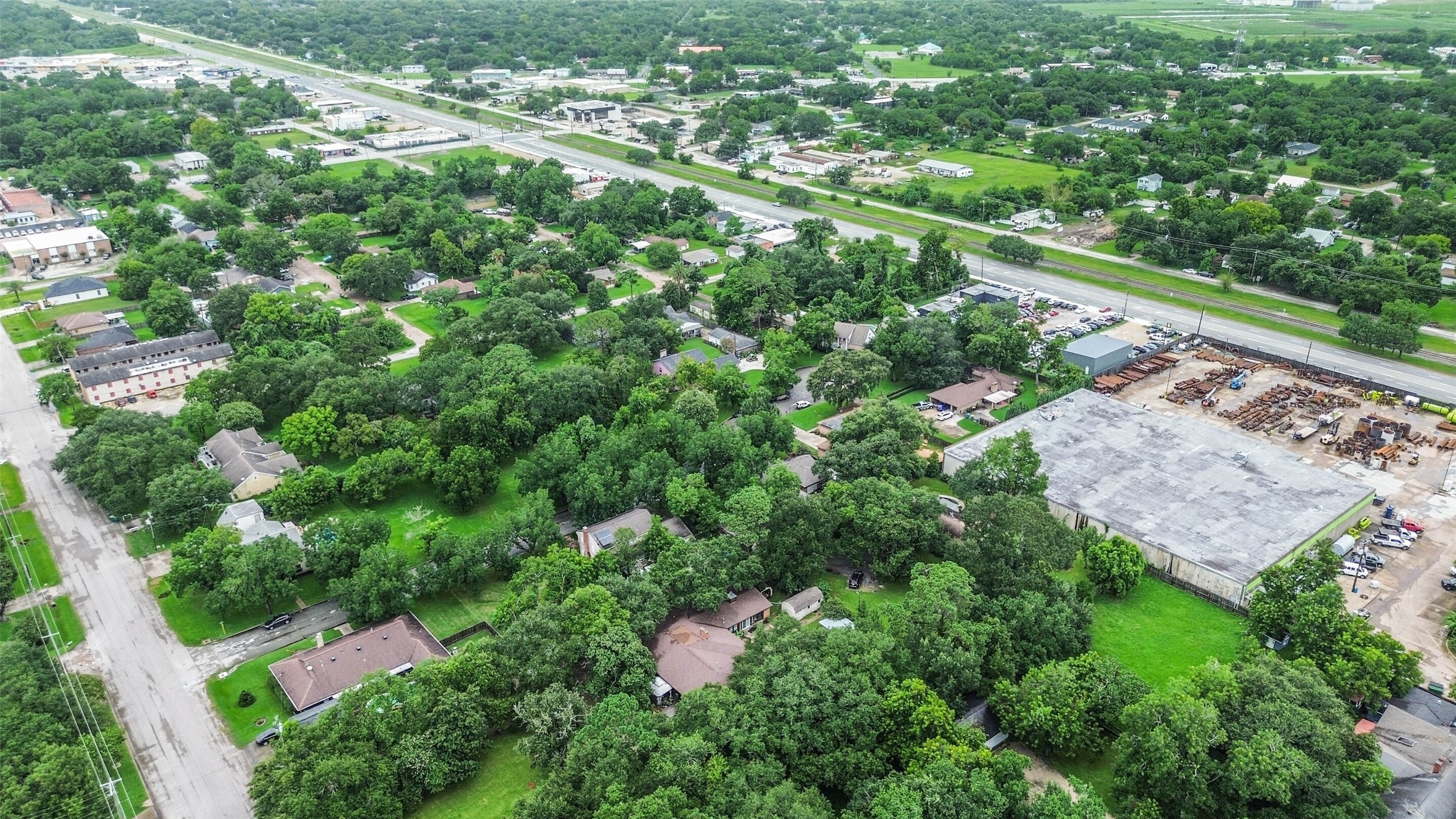 Arial view showing Hwy 3 which gives you quick access to Galveston or Houston