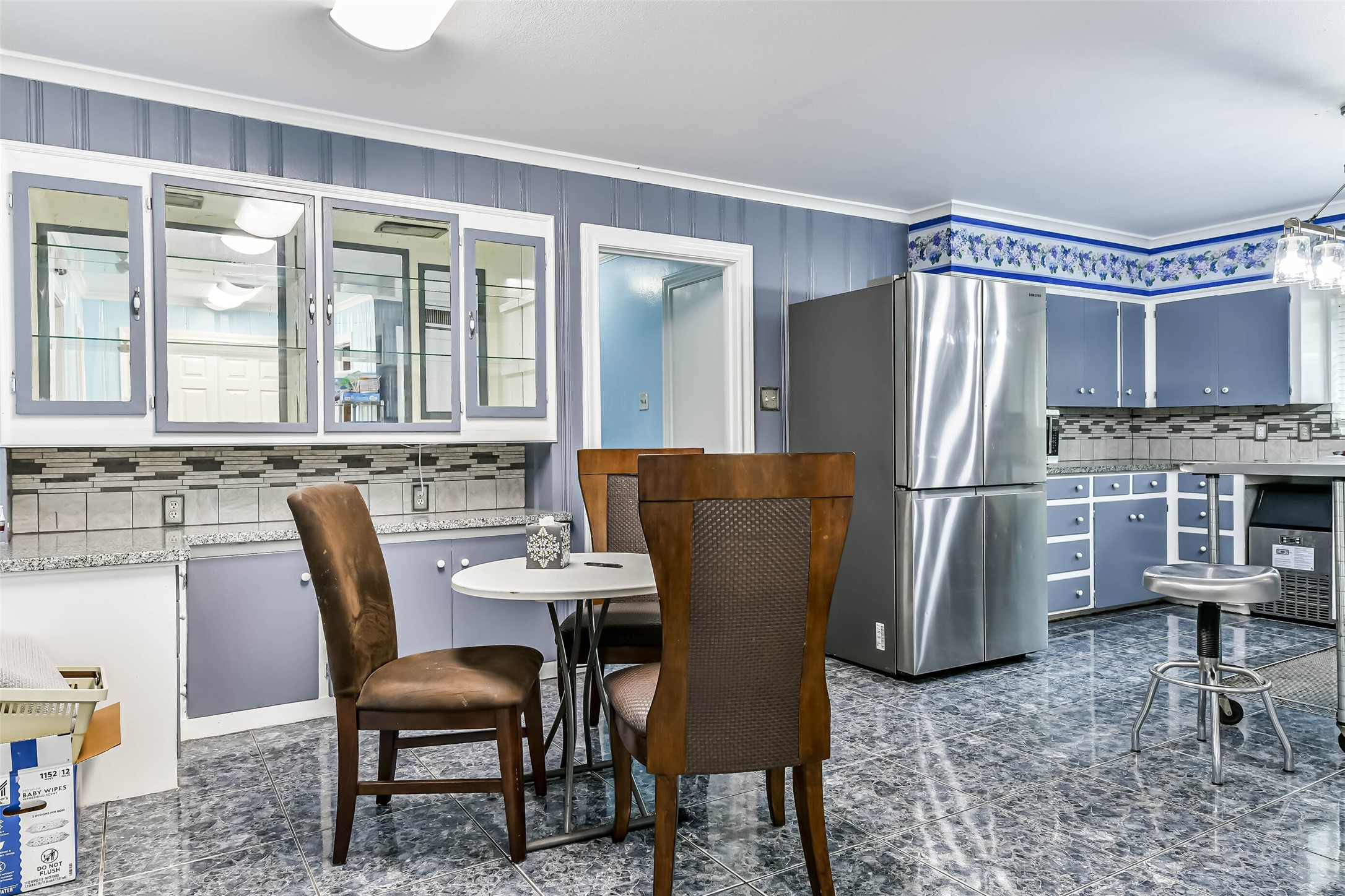 Kitchen breakfast area with built-in butlers pantry and plenty of storage