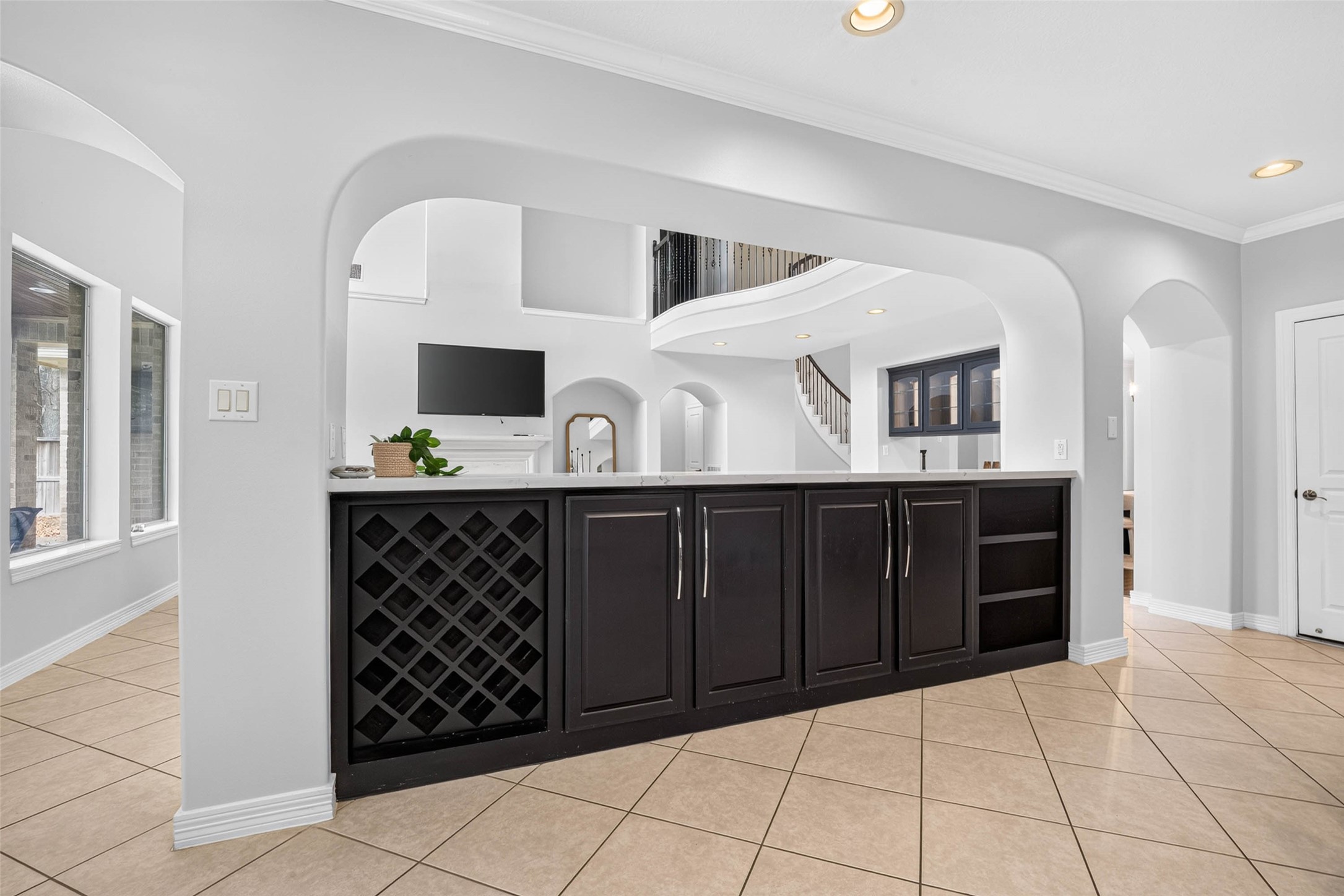 Additional storage space & wine bottle holder.