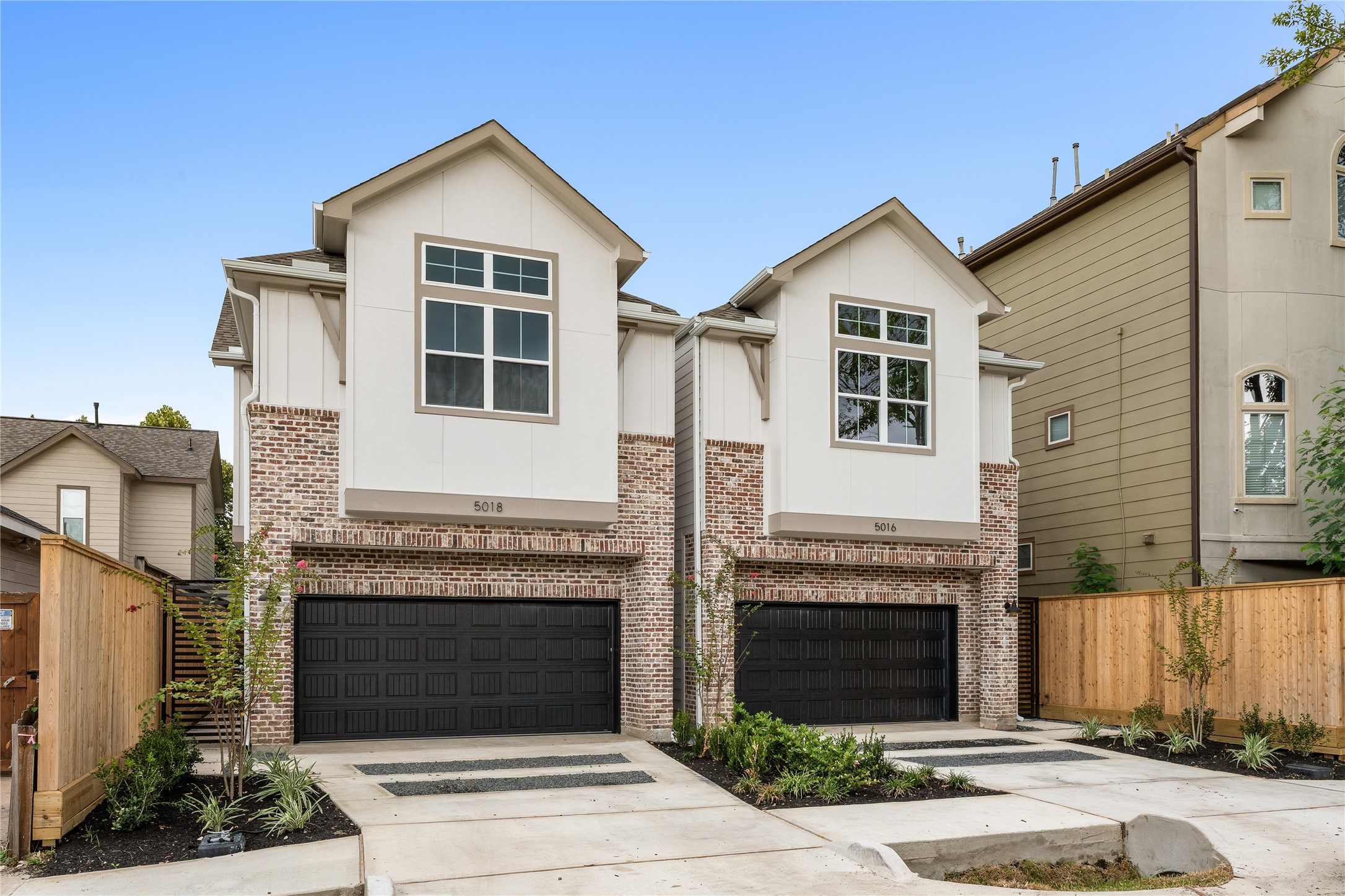 Vibrant surrounding community nestled just minutes from local dining, shopping, and major commuter routes. Vibrant surrounding community nestled just minutes from local dining, shopping, and major commuter routes.