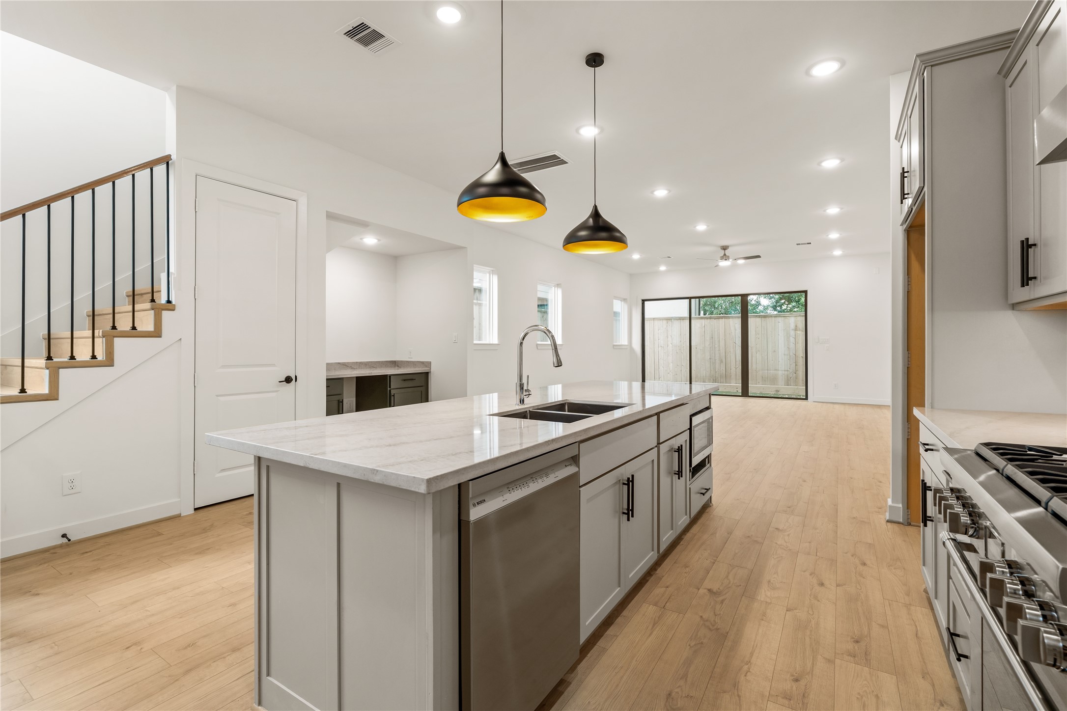 5016 Schuler Street, Houston, TX 77007